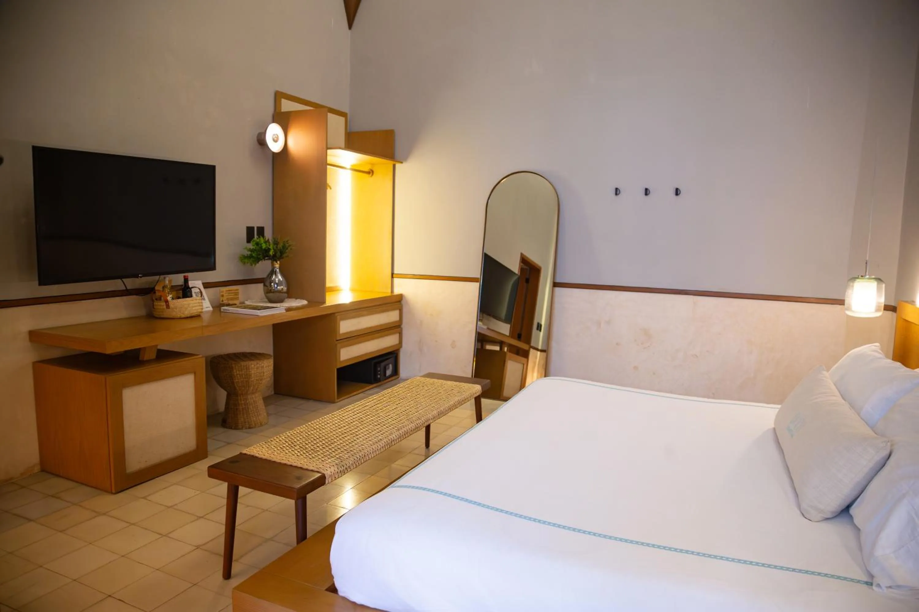 Photo of the whole room, Bed in DECU DOWNTOWN