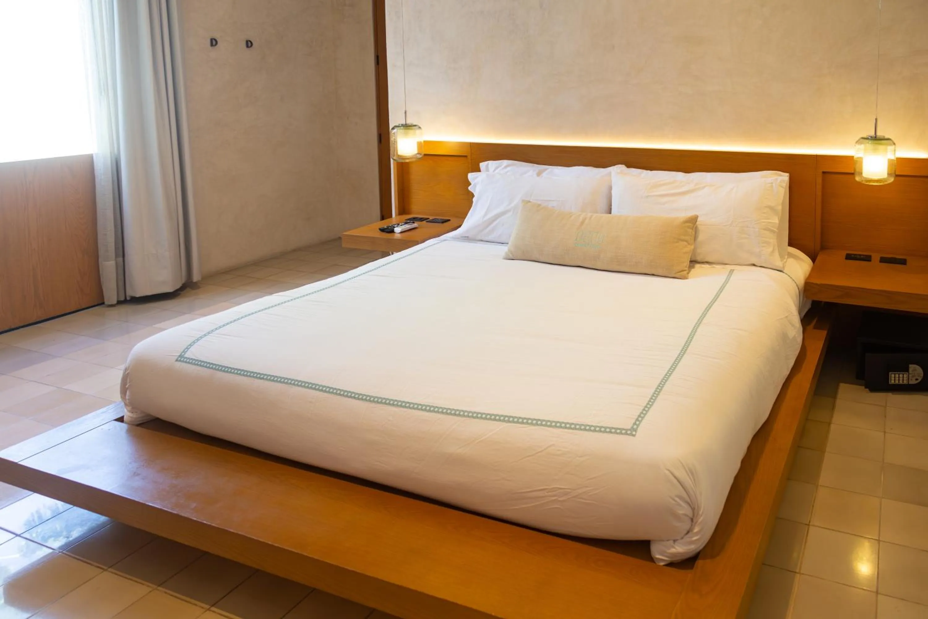 Photo of the whole room, Bed in DECU DOWNTOWN