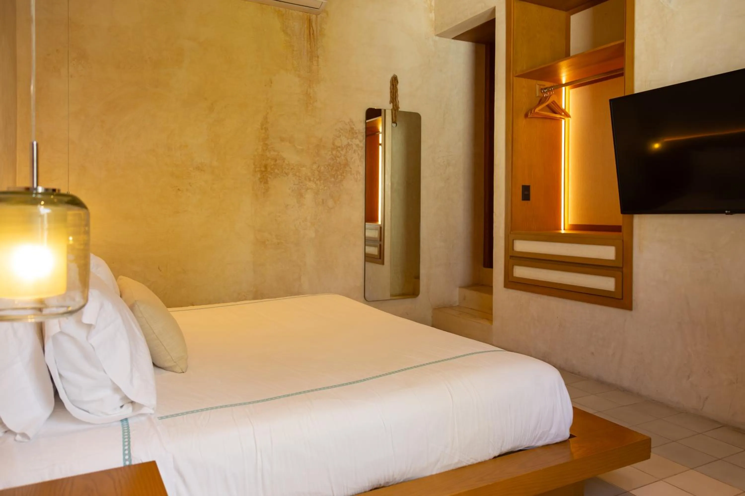 Photo of the whole room, Bed in DECU DOWNTOWN