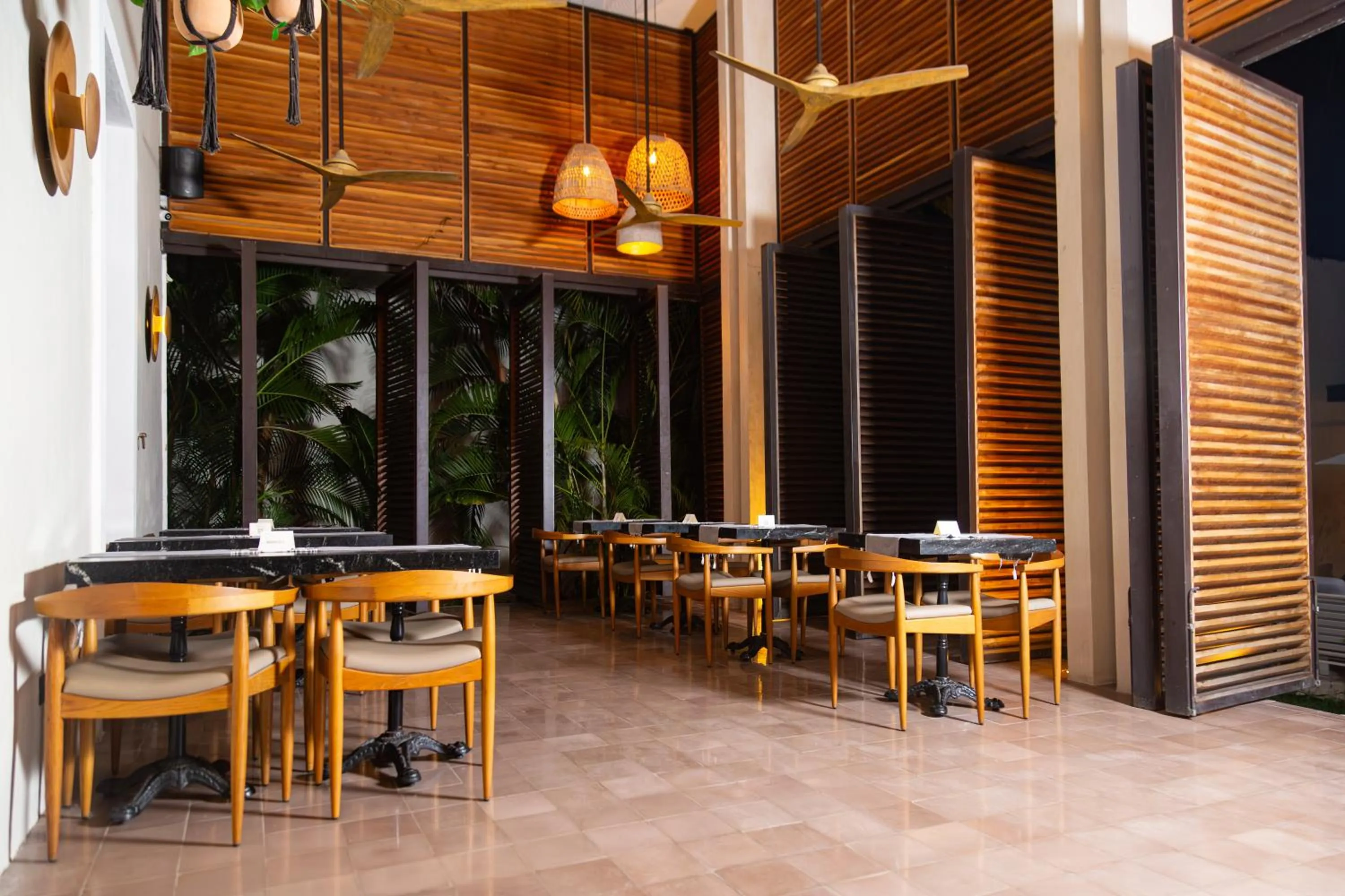 Restaurant/places to eat in DECU DOWNTOWN