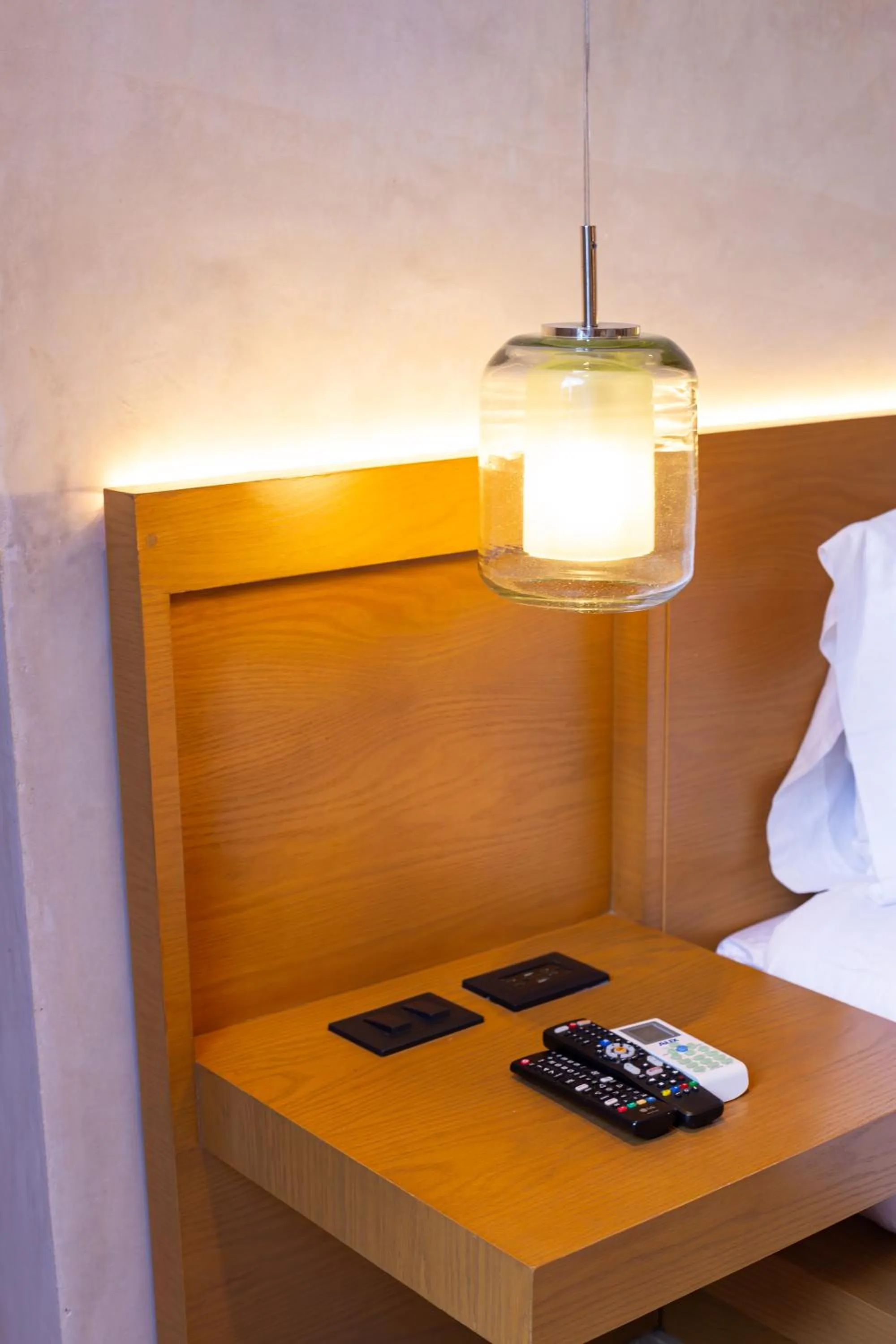 Photo of the whole room, Bed in DECU DOWNTOWN