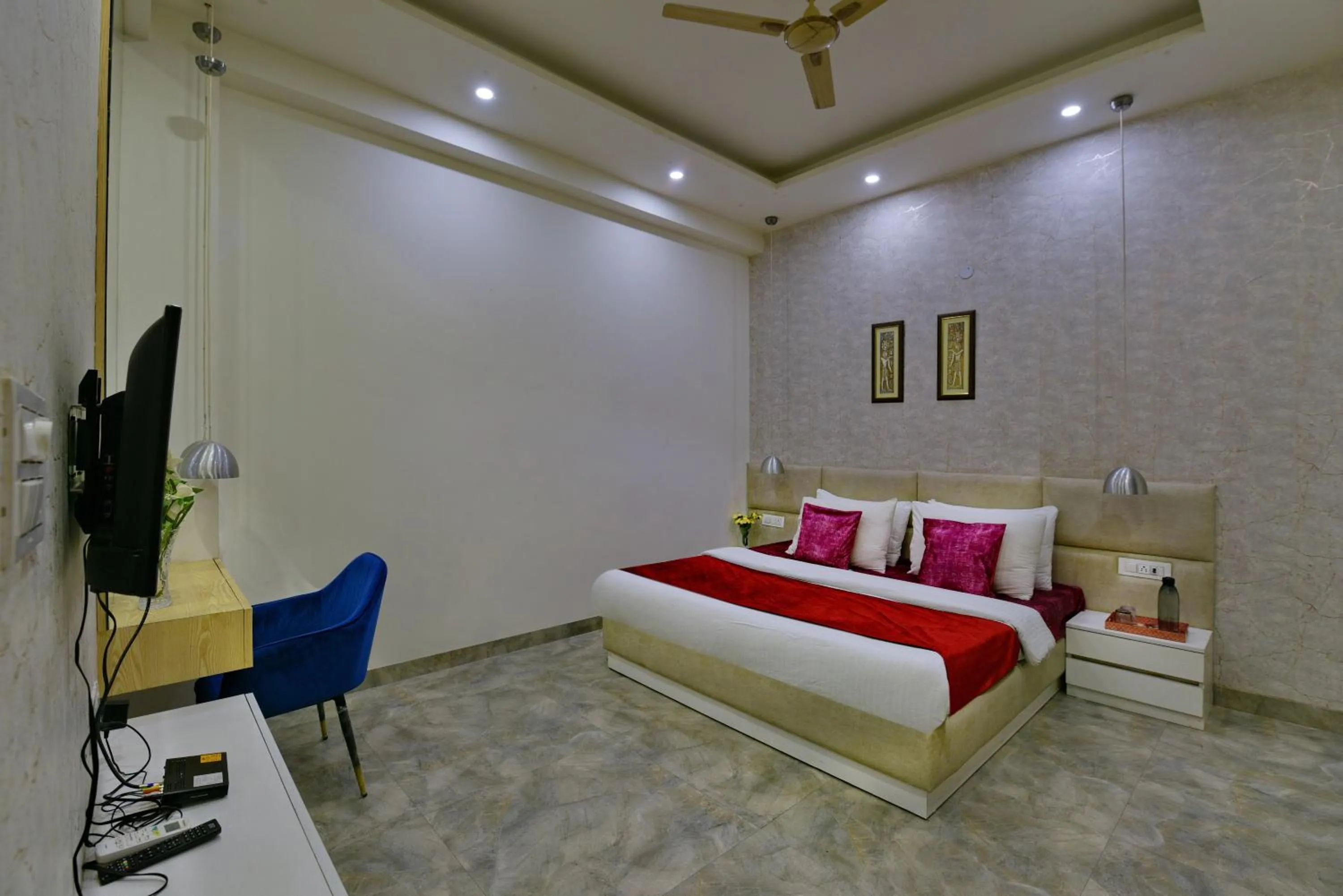 Living room, Bed in Hotel Fortune Inn By F9 Hotels