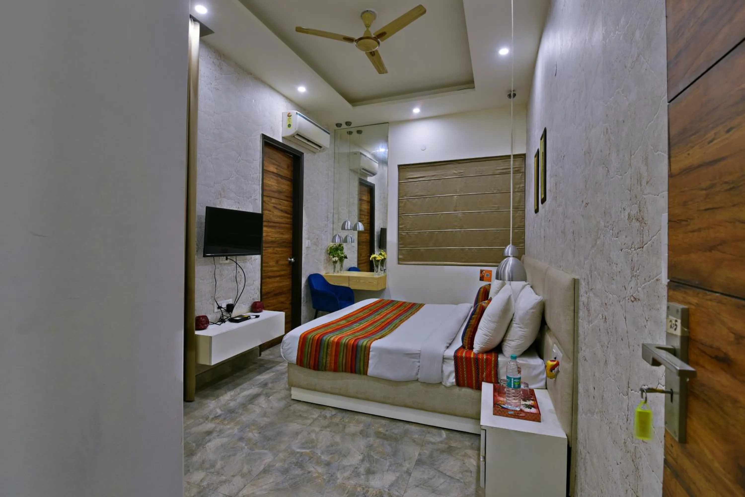 Communal lounge/ TV room, Bed in Hotel Fortune Inn By F9 Hotels