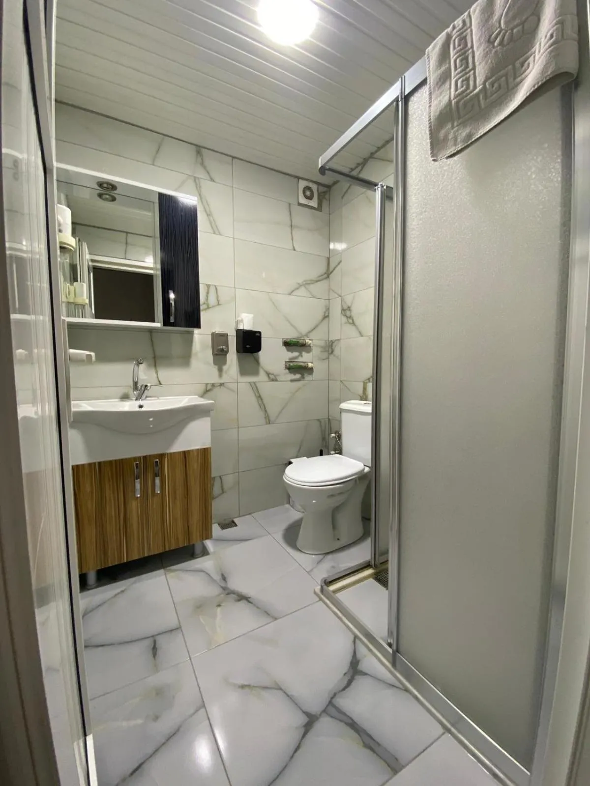 Shower in Dünya Otel Adana