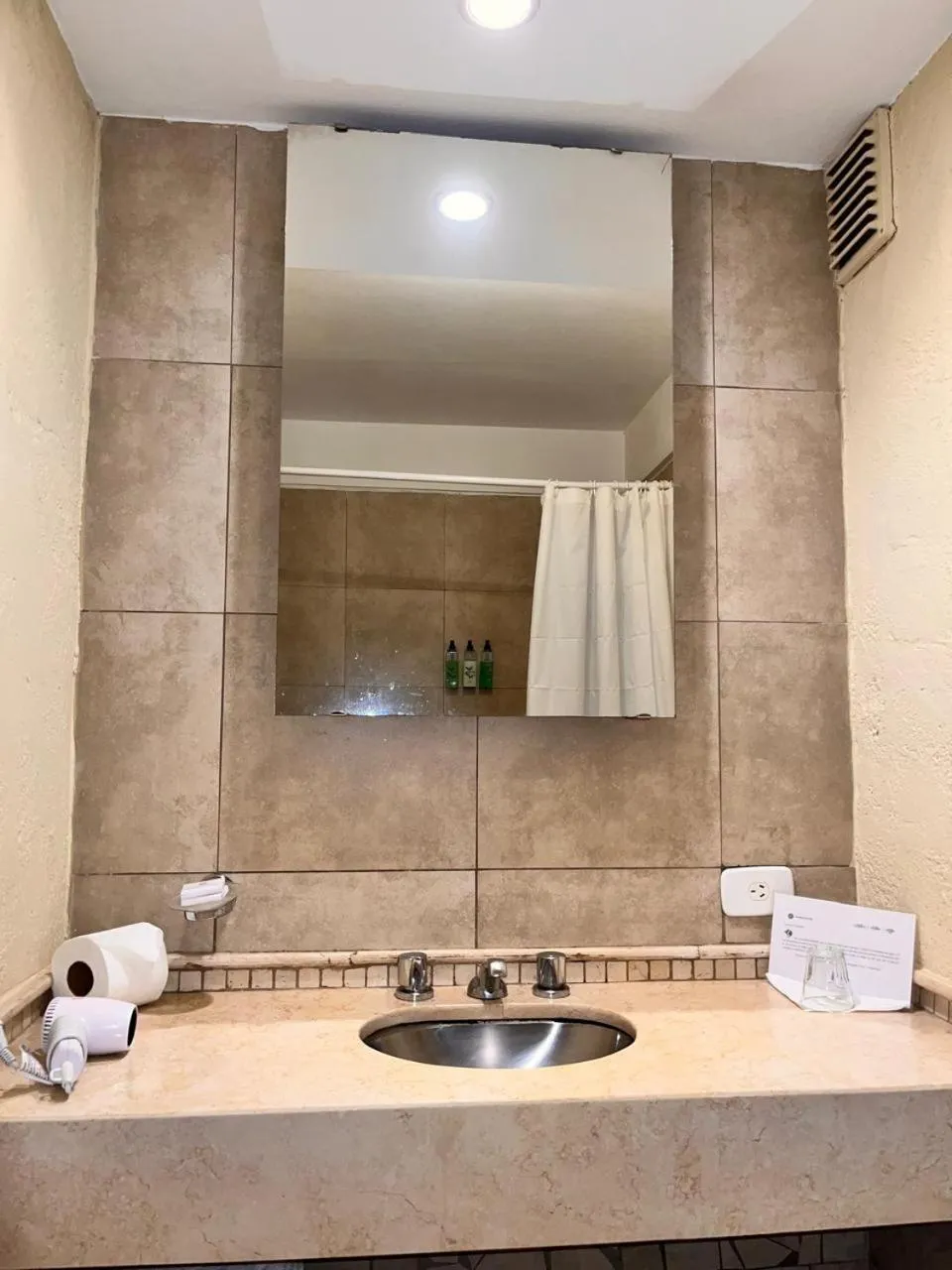 Bathroom in Hotel Raices Esturion