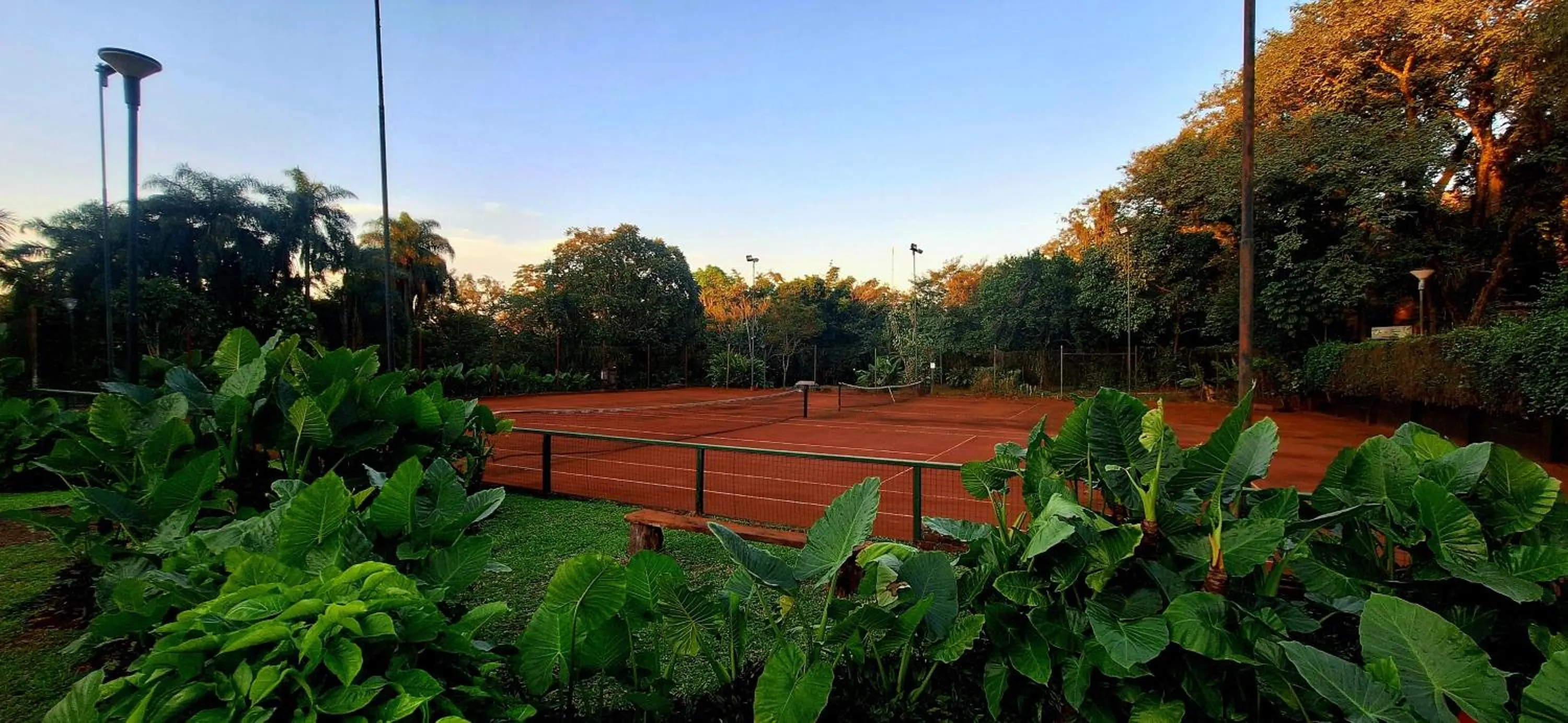 Tennis court in Hotel Raices Esturion