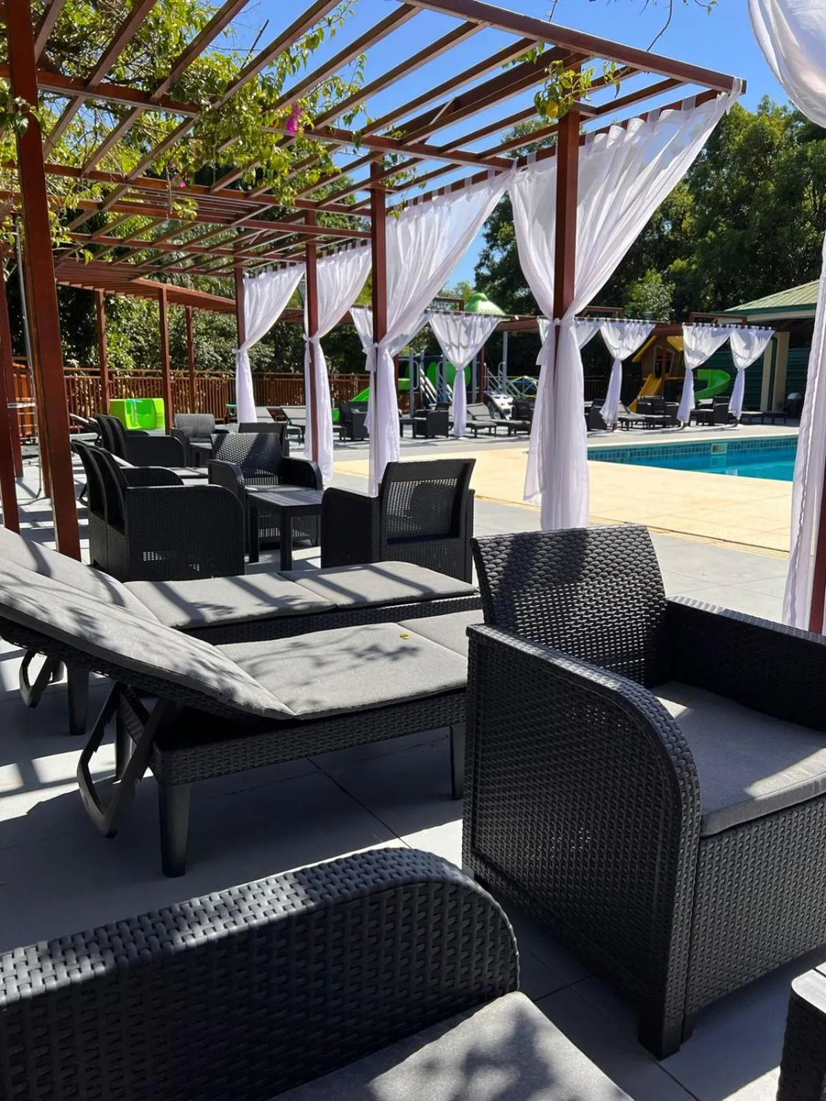 Swimming pool in Hotel Raices Esturion