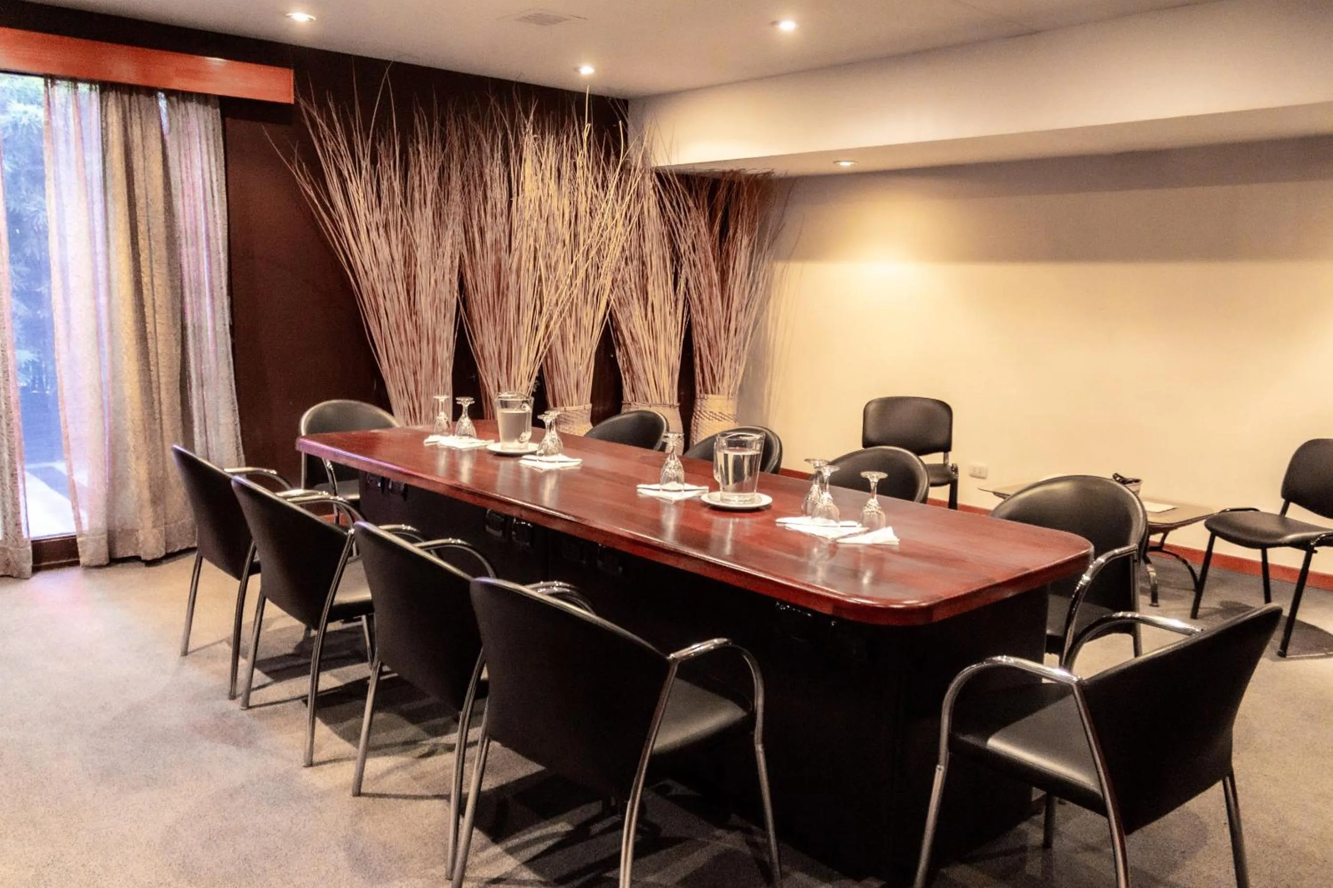 Meeting/conference room in Hotel Raices Esturion