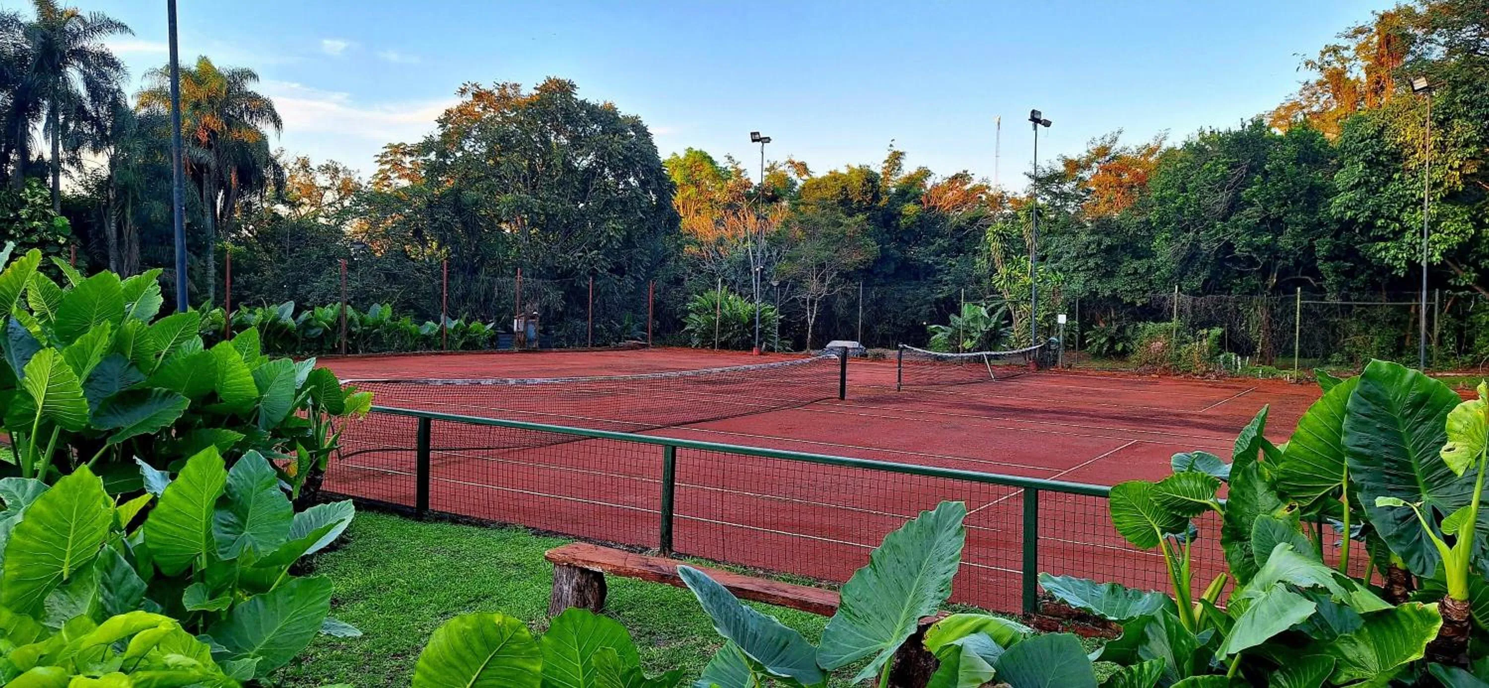 Tennis court in Hotel Raices Esturion