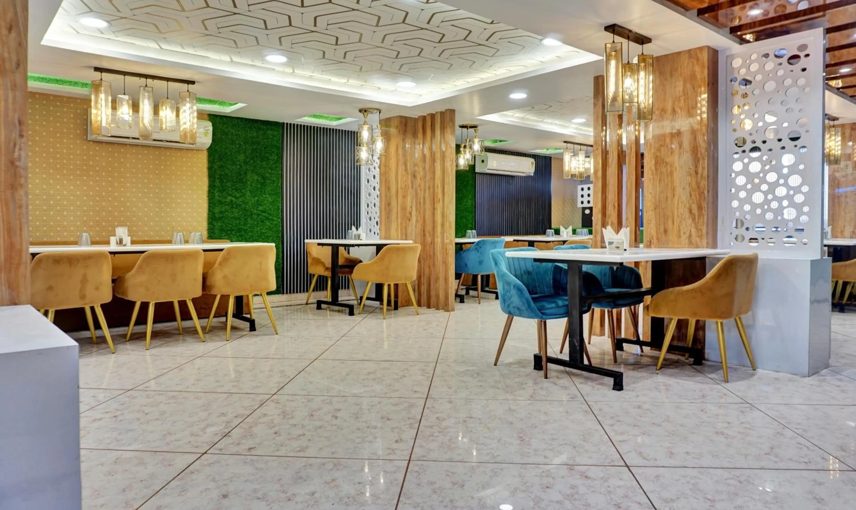 Restaurant/places to eat in Hotel Prem Residency