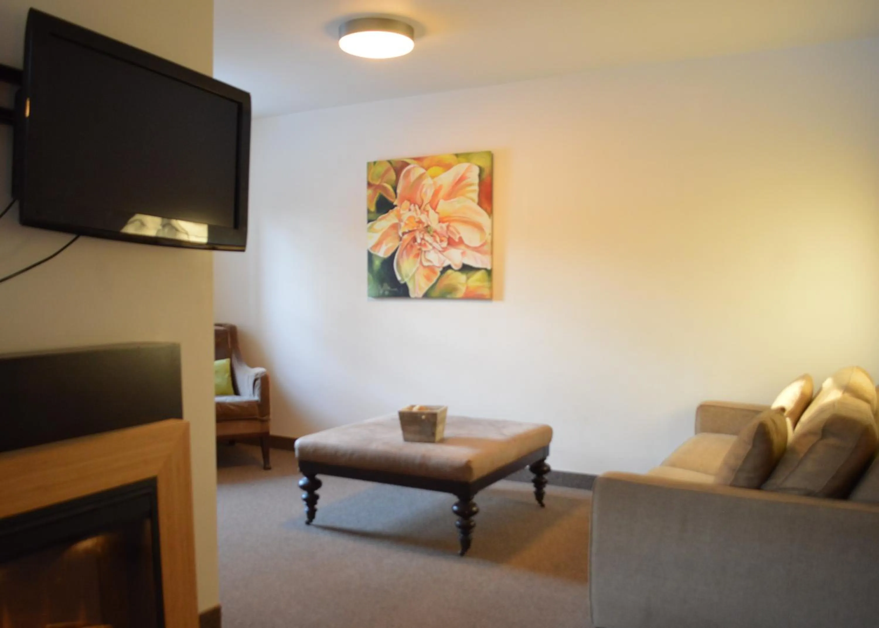 Seating area in 3 Pines Lodge Muskoka