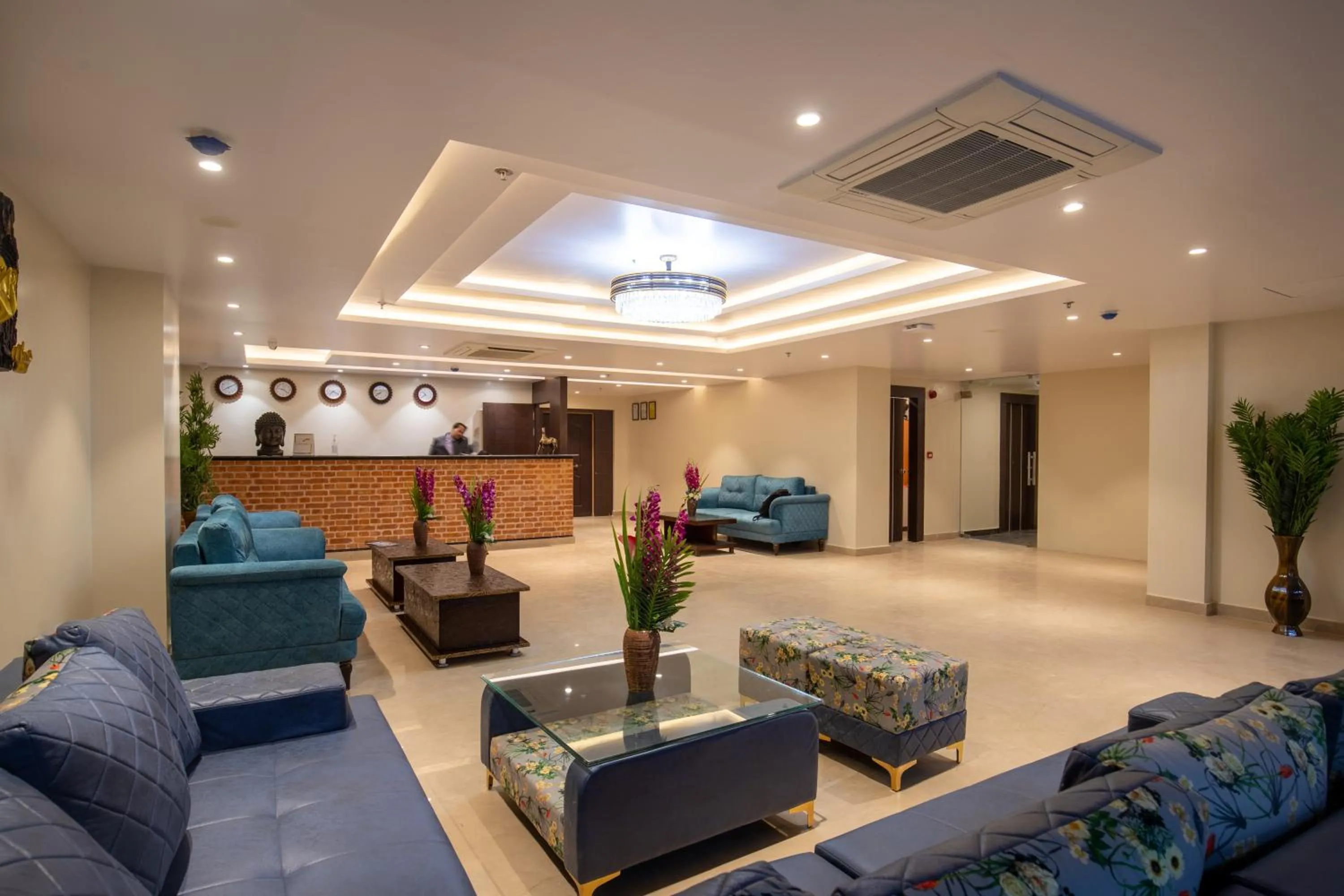 Lobby or reception in Hotel Palm International