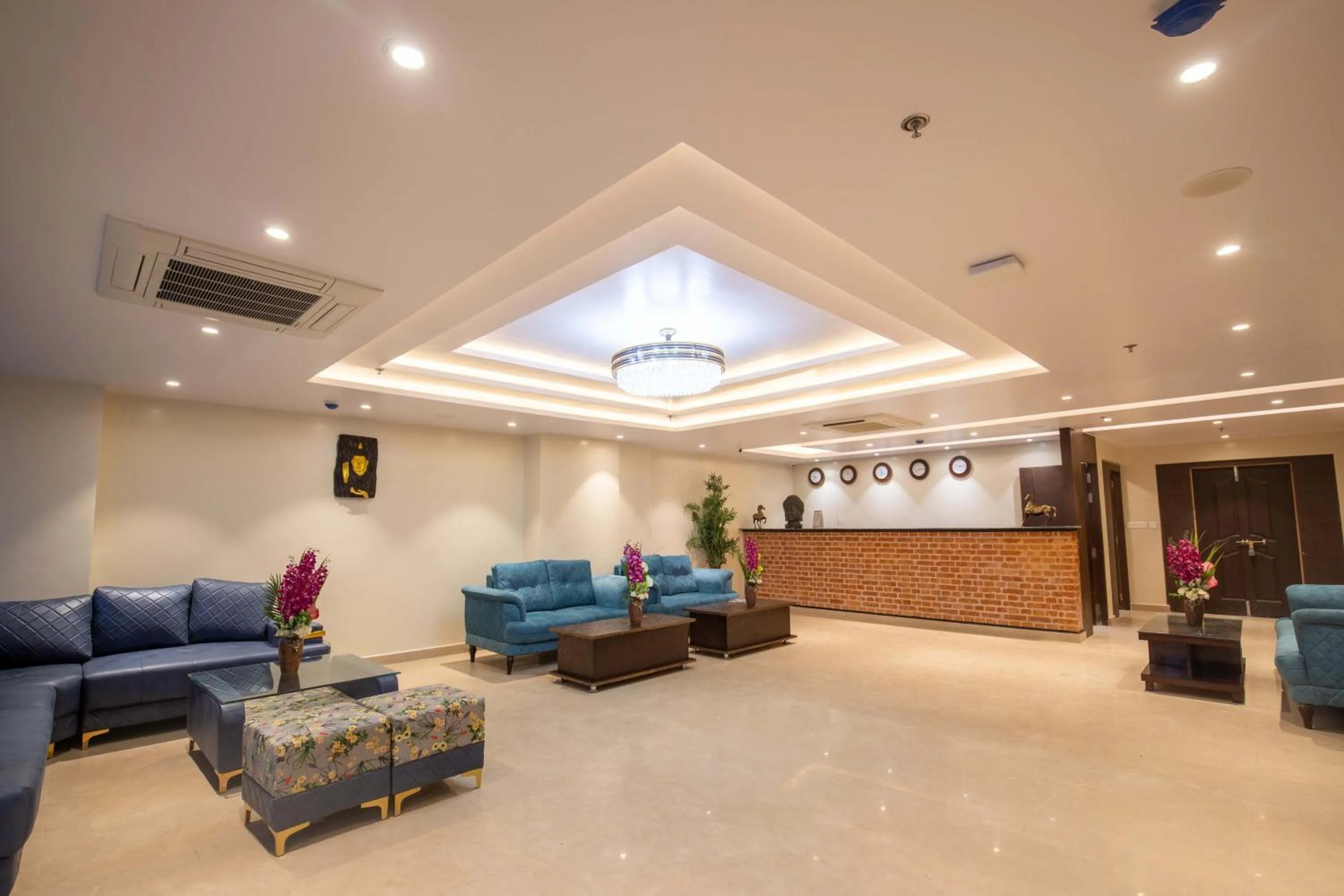 Lobby or reception in Hotel Palm International