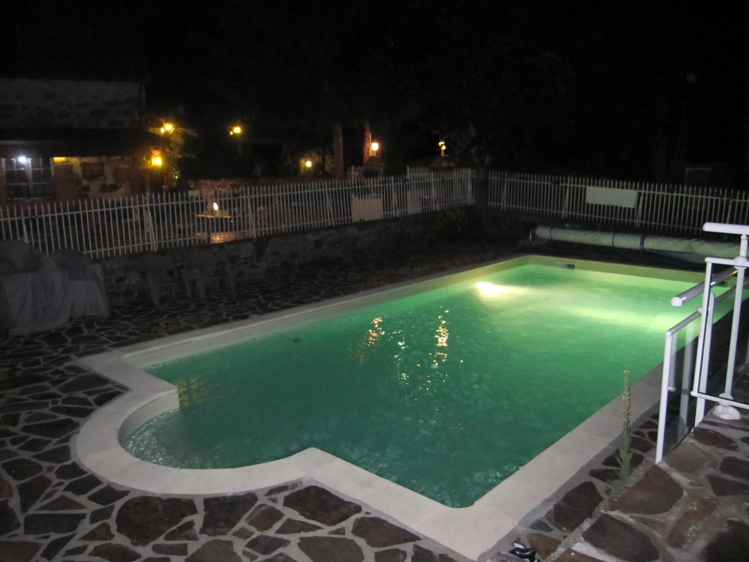 Swimming pool in Le clos de Banes