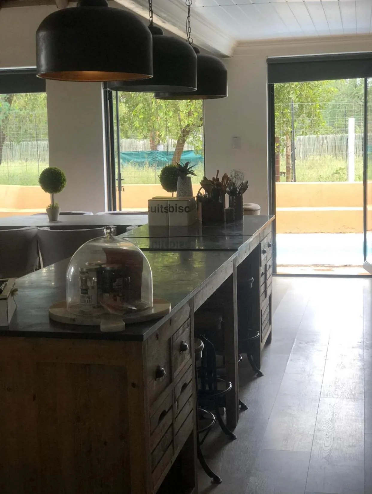 Restaurant/places to eat in Simba Safaris African Pride Exotic Lodge