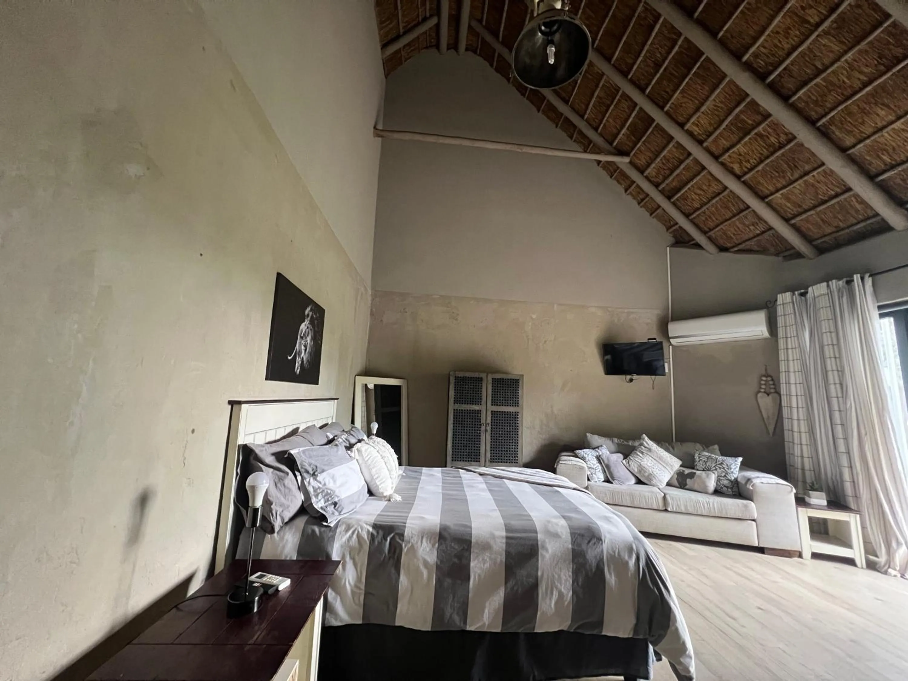 Bed in Simba Safaris African Pride Exotic Lodge