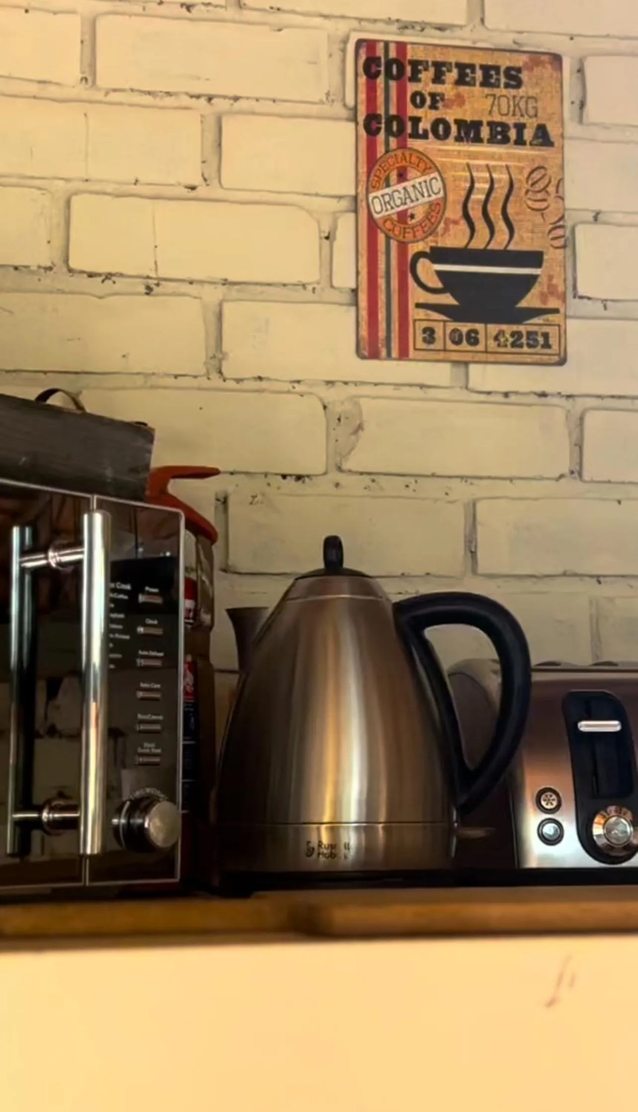 Communal kitchen in Simba Safaris African Pride Exotic Lodge