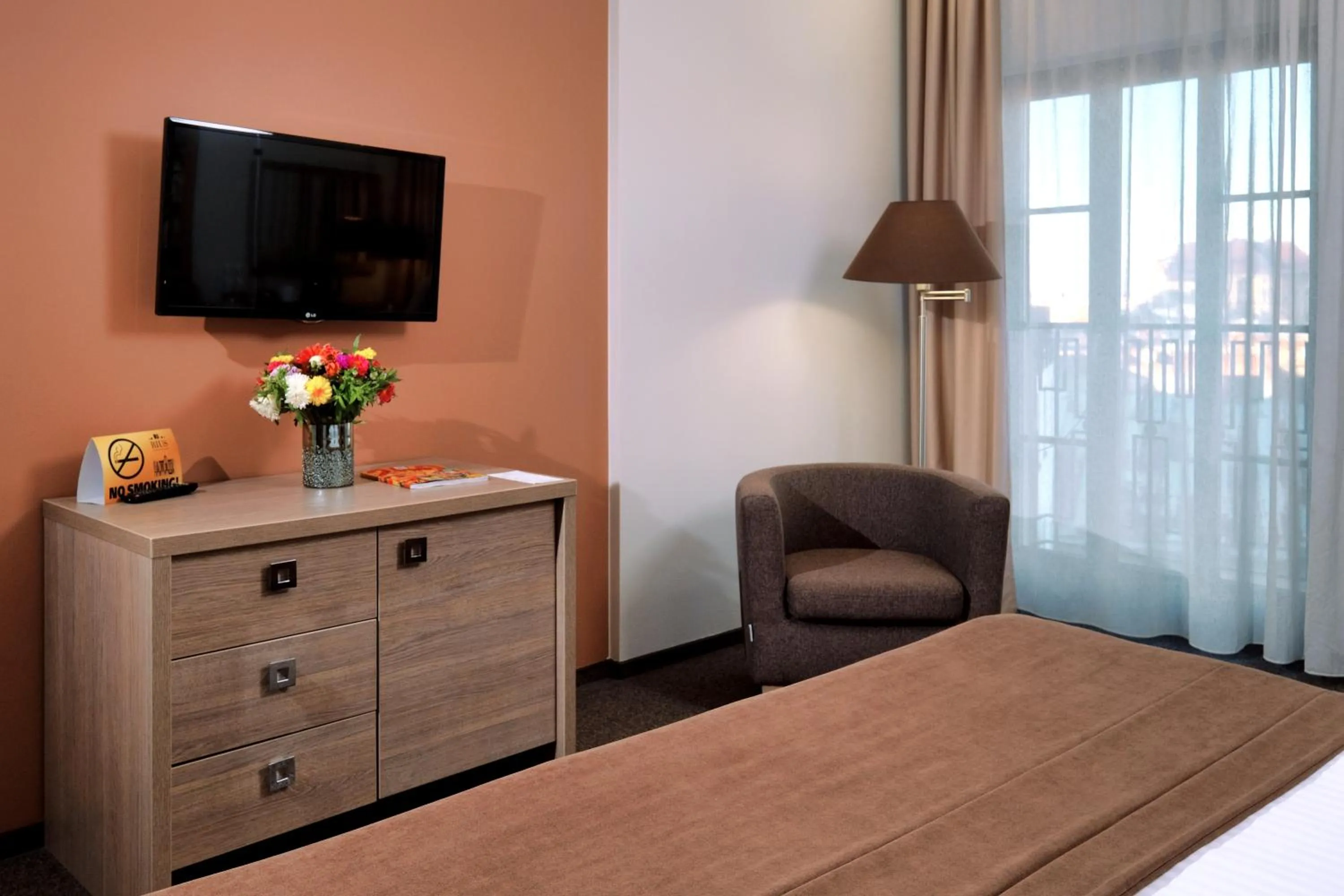 TV and multimedia, Bed in Rius Hotel Lviv