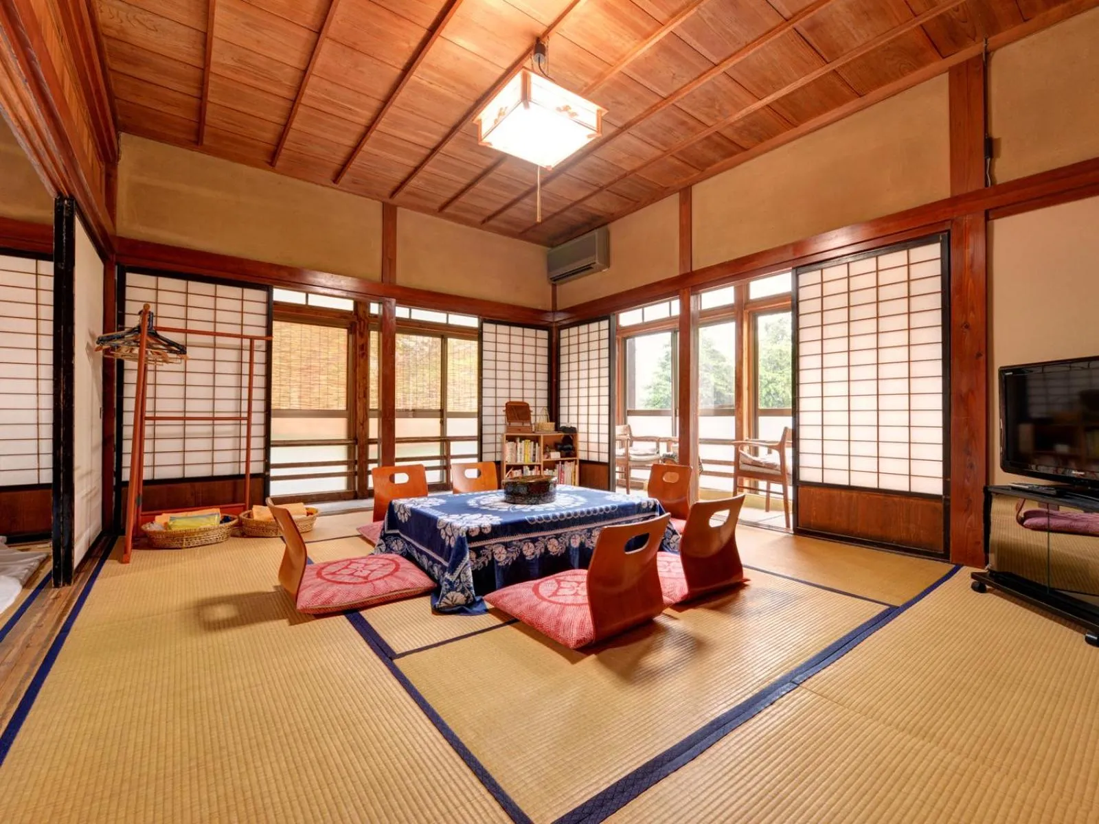 Photo of the whole room in Setoguchi