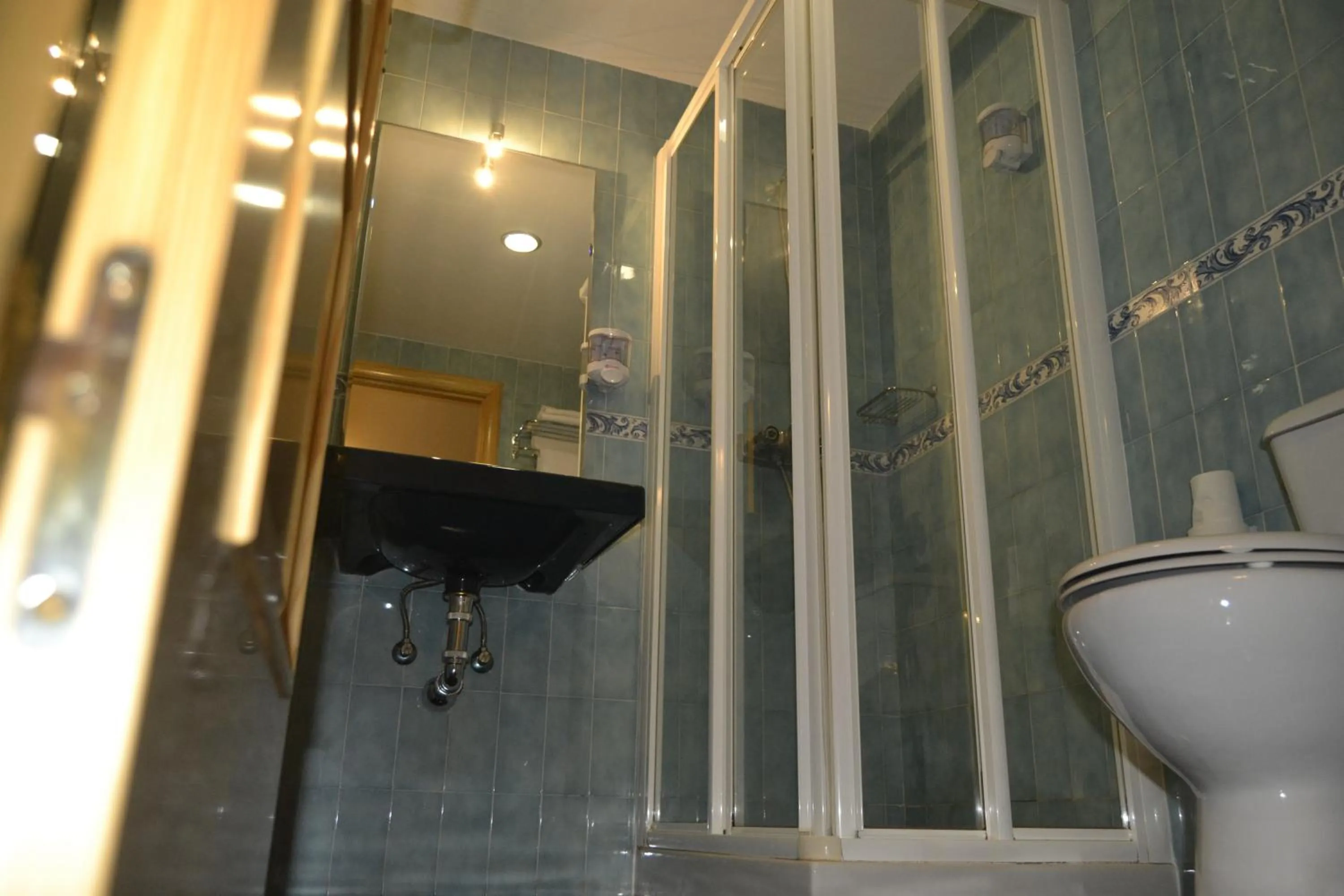 Bathroom in Hotel El Tratado