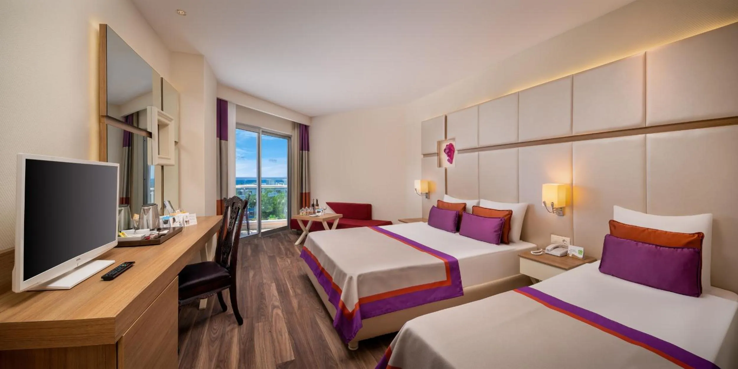 Photo of the whole room, Bed in Botanik Platinum Hotel