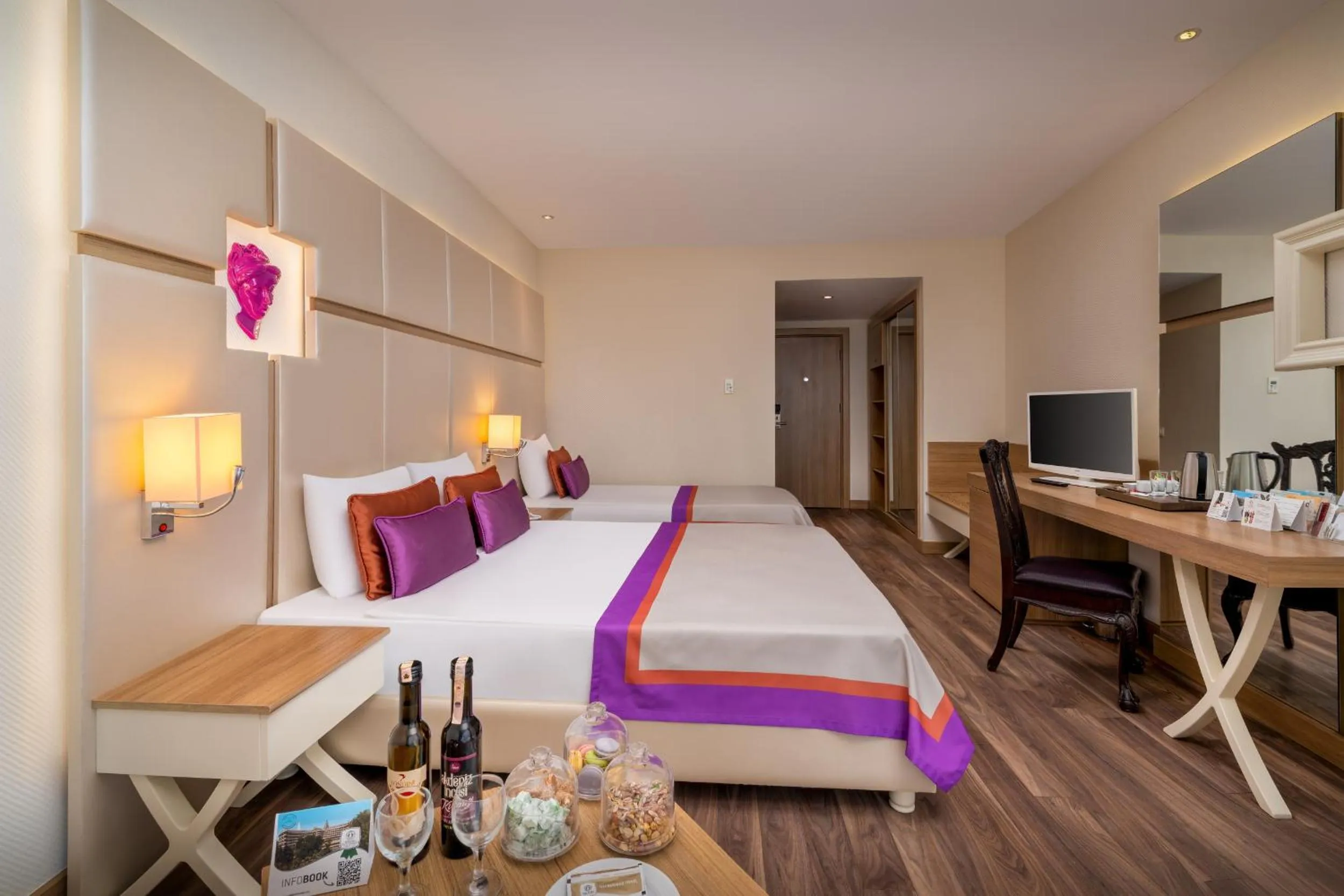 Photo of the whole room, Bed in Botanik Platinum Hotel