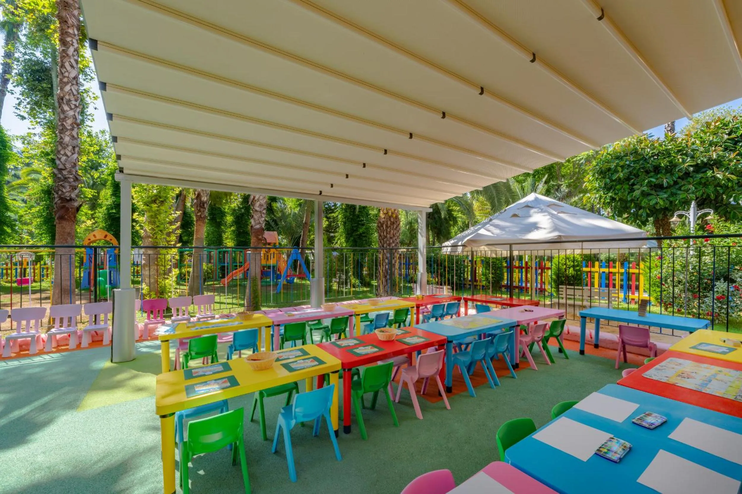 Children play ground in Botanik Platinum Hotel