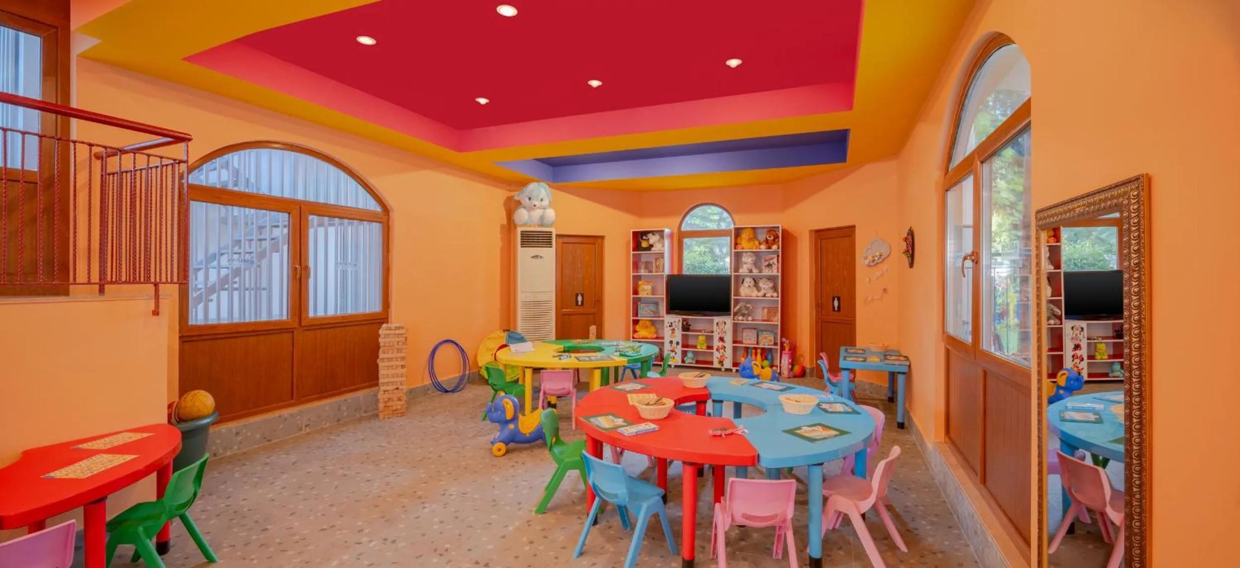 Children play ground in Botanik Platinum Hotel