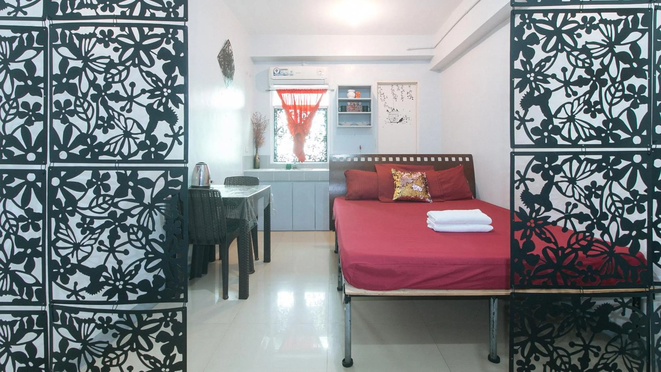 Budget Backpackers Transient House near NAIA by RedDoorz