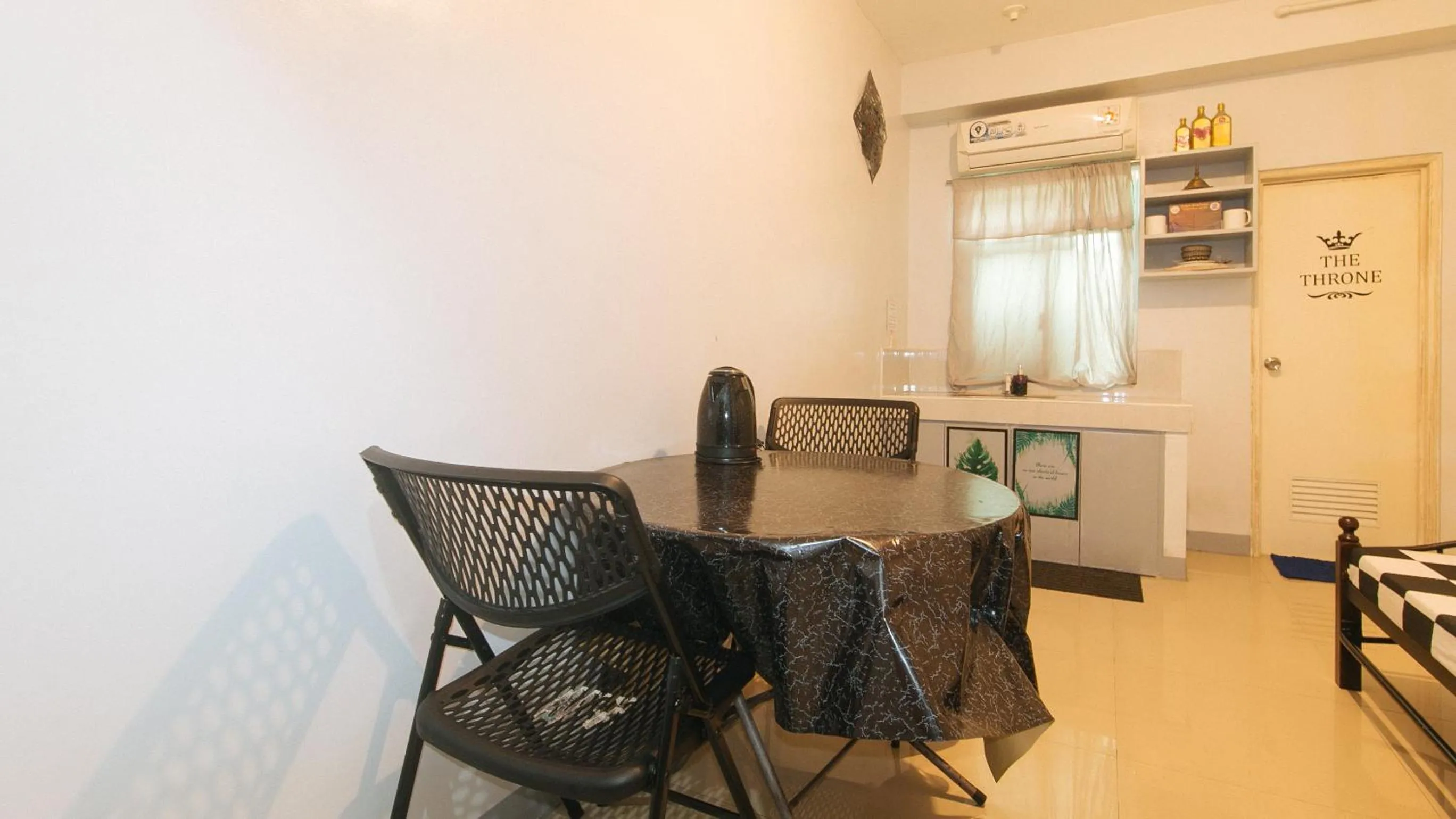 Seating area in Budget Backpackers Transient House near NAIA by RedDoorz