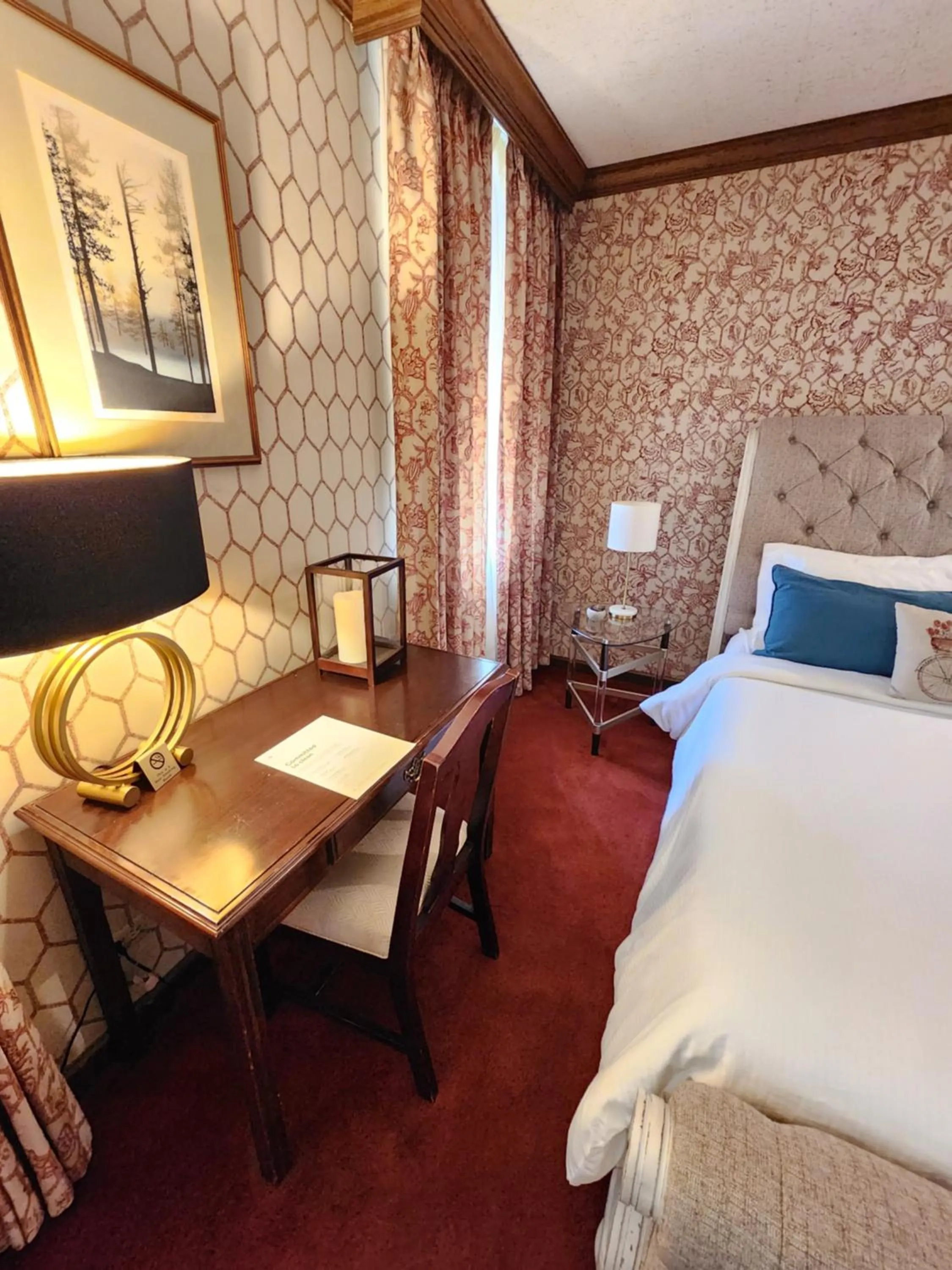 Bed in Hotel Phillips