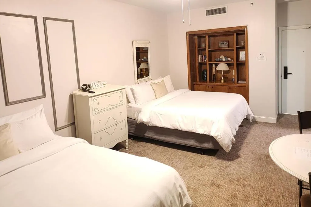 Bed in Hotel Phillips