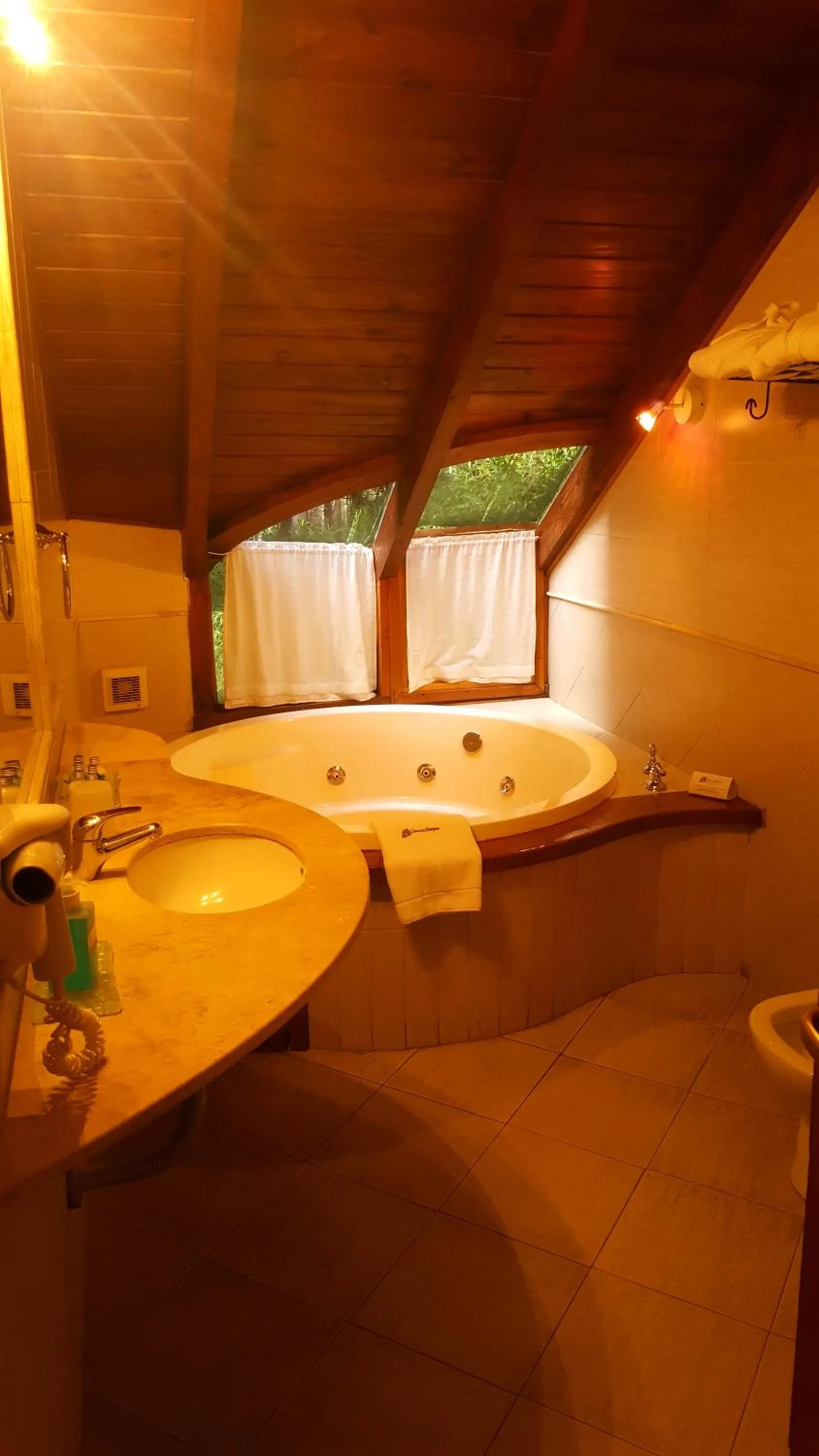 Hot Tub in Casa Del Bosque Aparts
