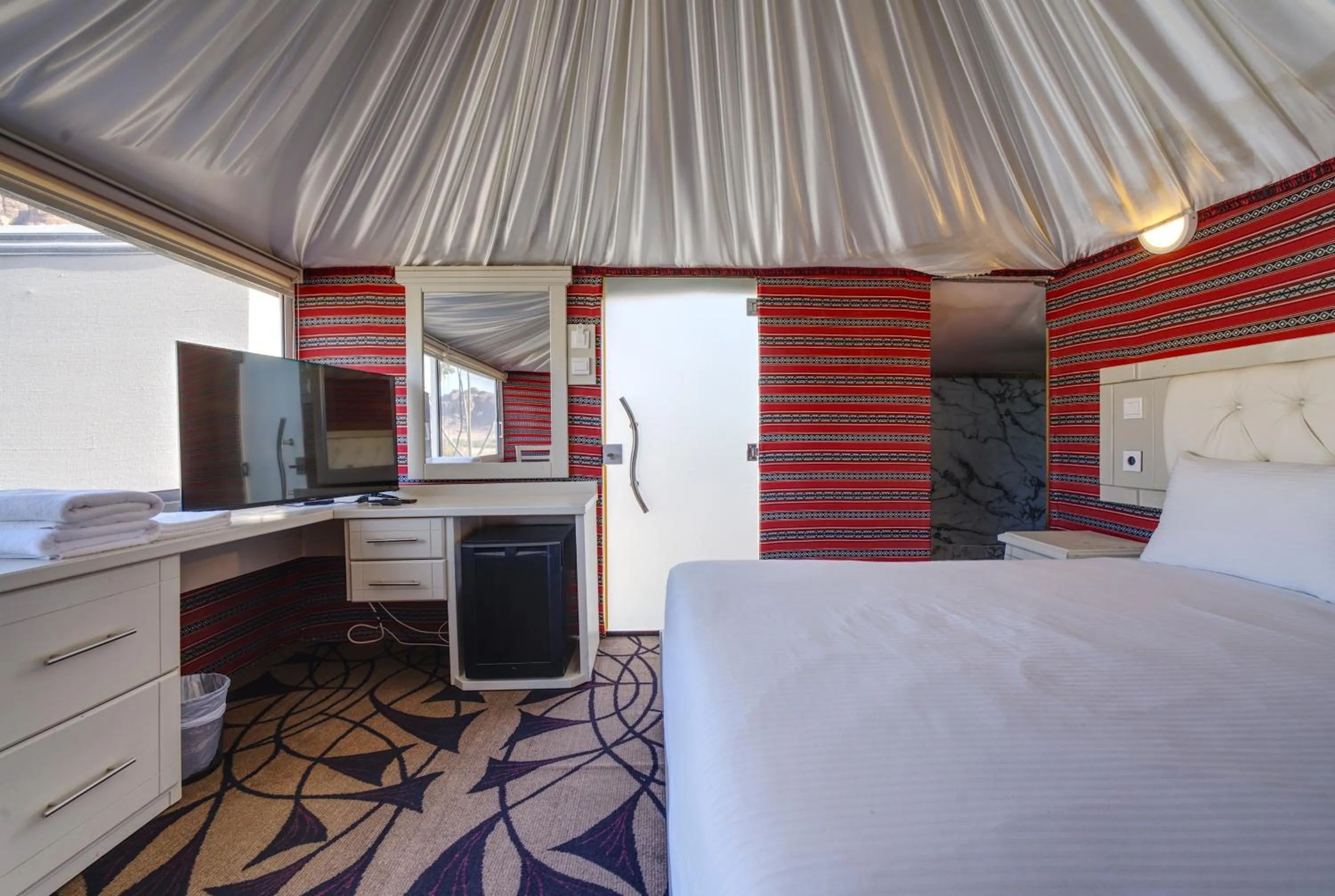 Bedroom, Bed in The Rock Camp Petra