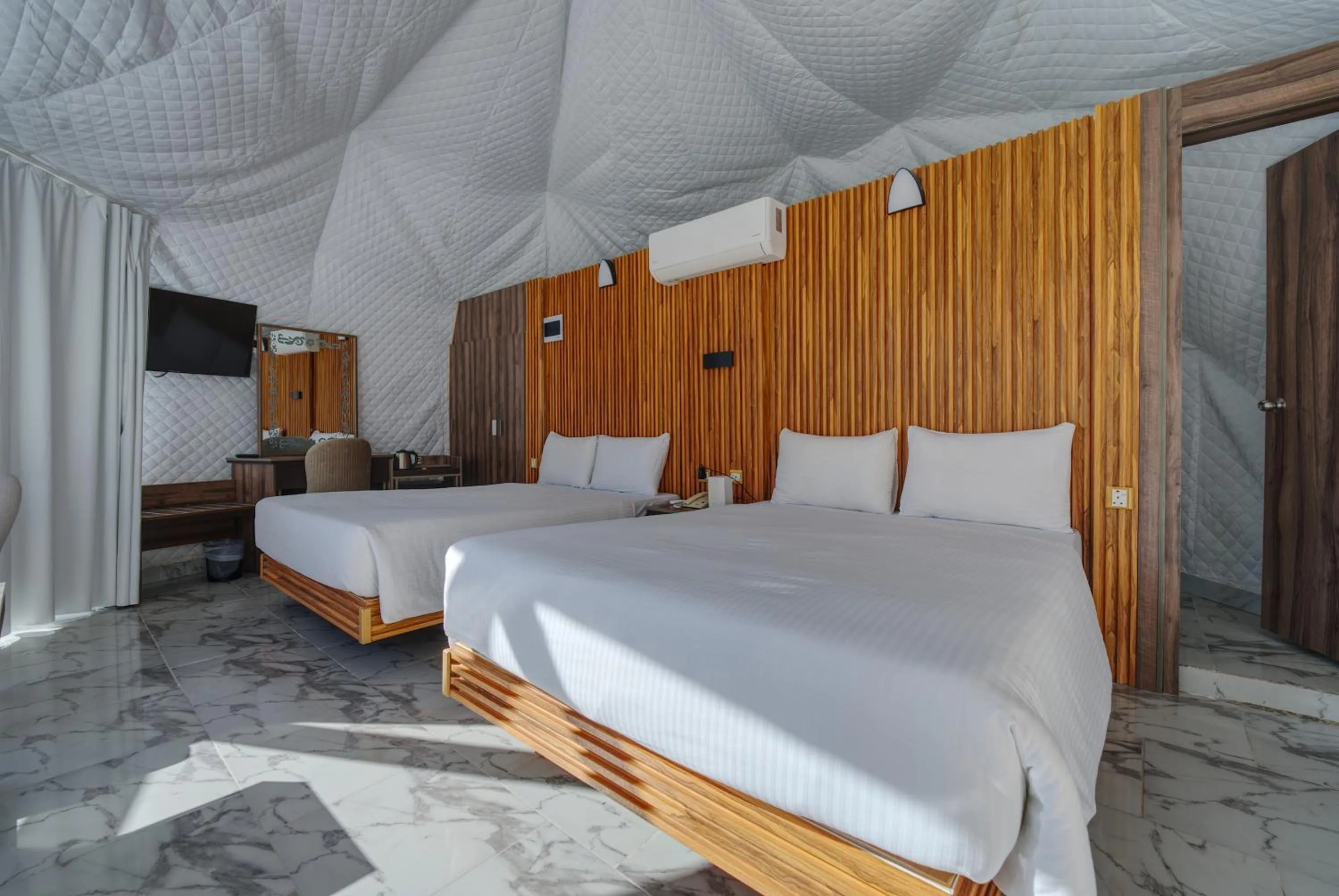 Bedroom, Bed in The Rock Camp Petra