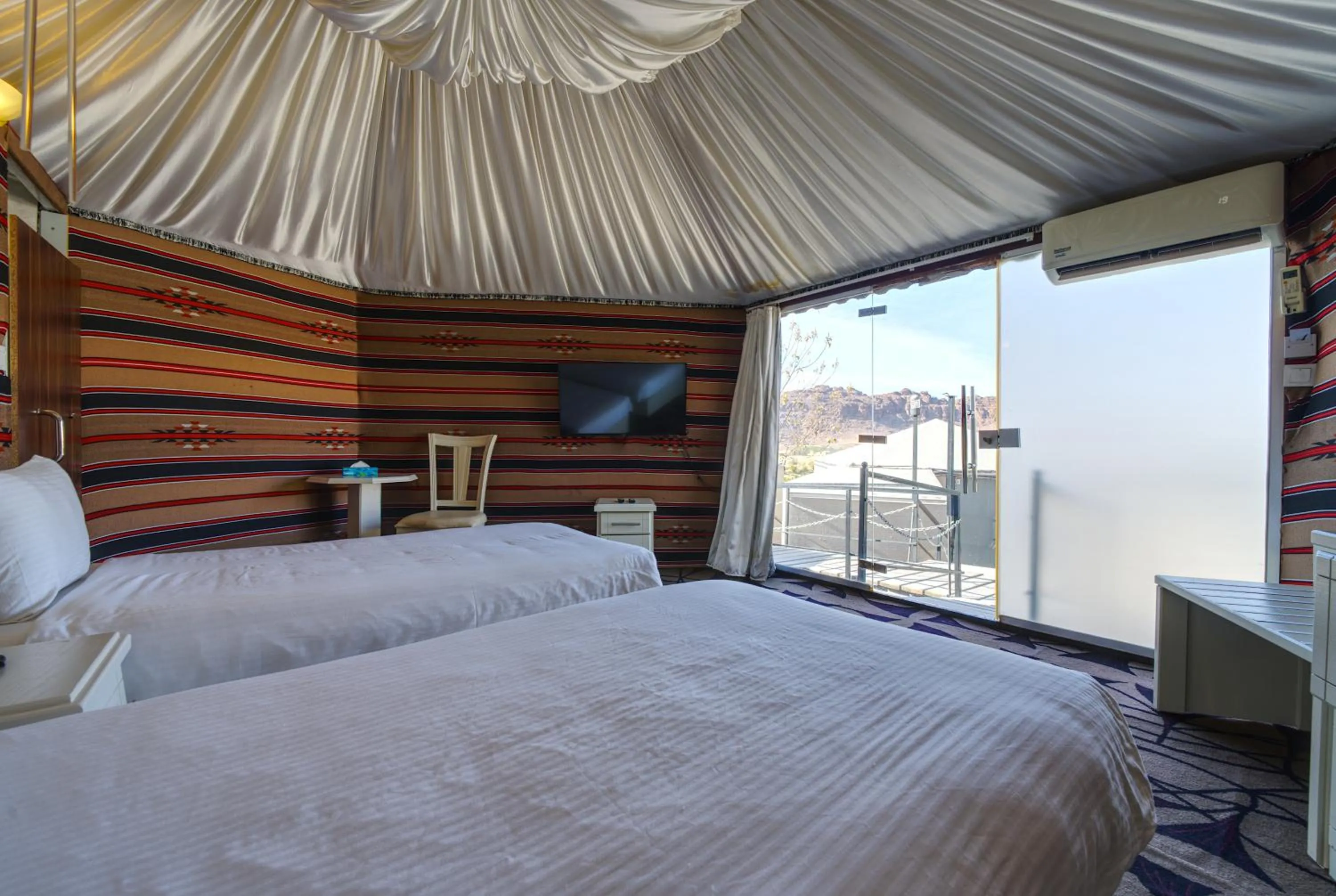 Bedroom, Bed in The Rock Camp Petra