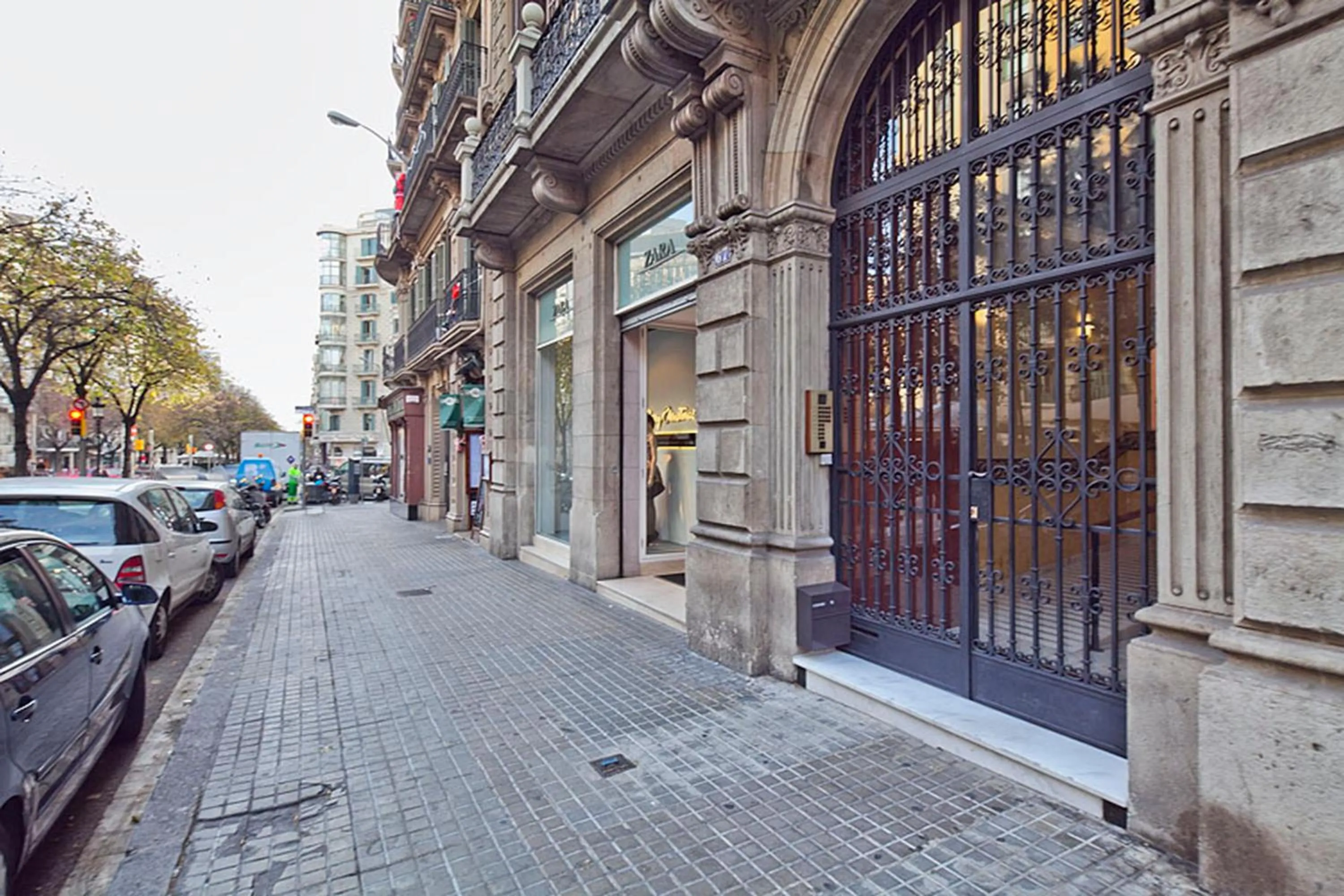 Facade/entrance in My Space Barcelona Rambla Catalunya Center