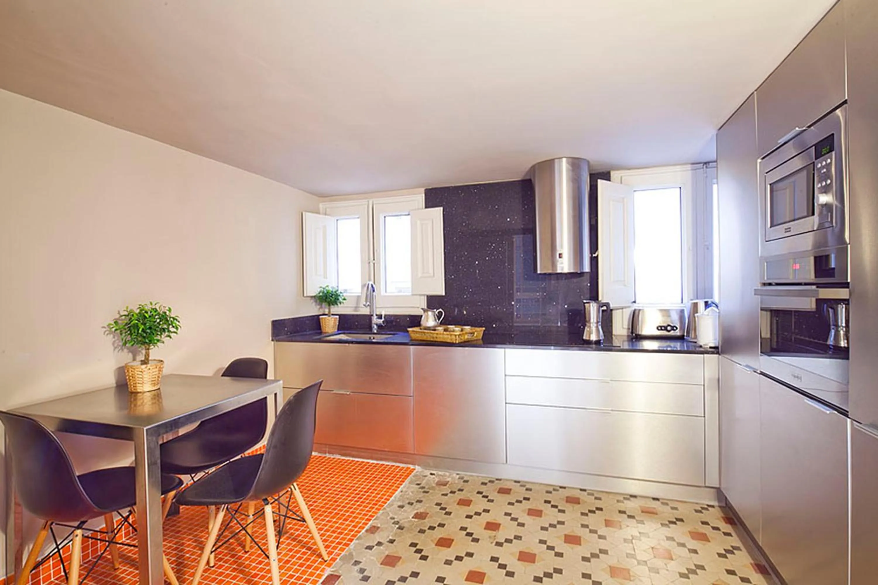 Kitchen or kitchenette in My Space Barcelona Rambla Catalunya Center