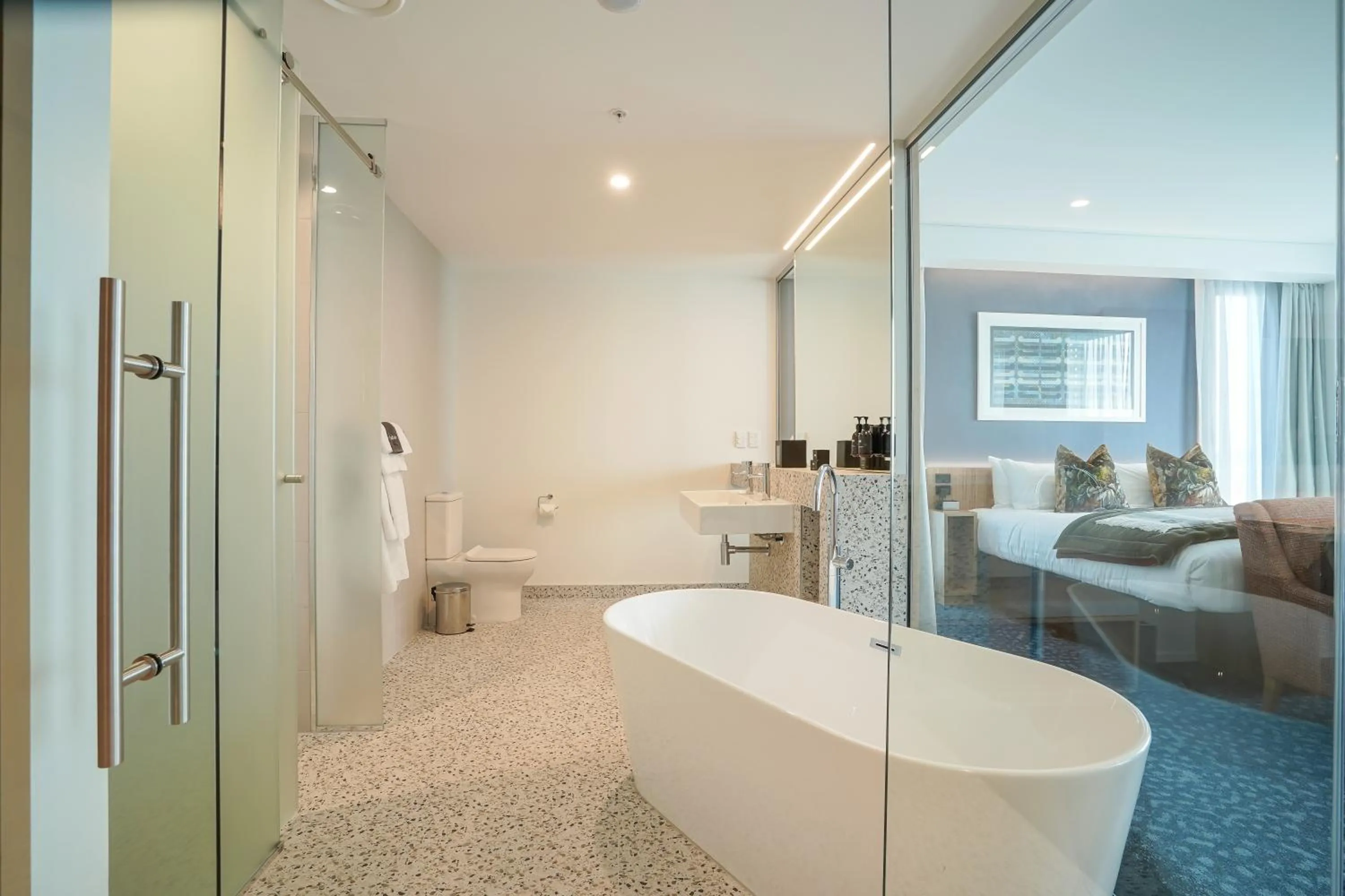 Bathroom, Bed in The Langlands Hotel