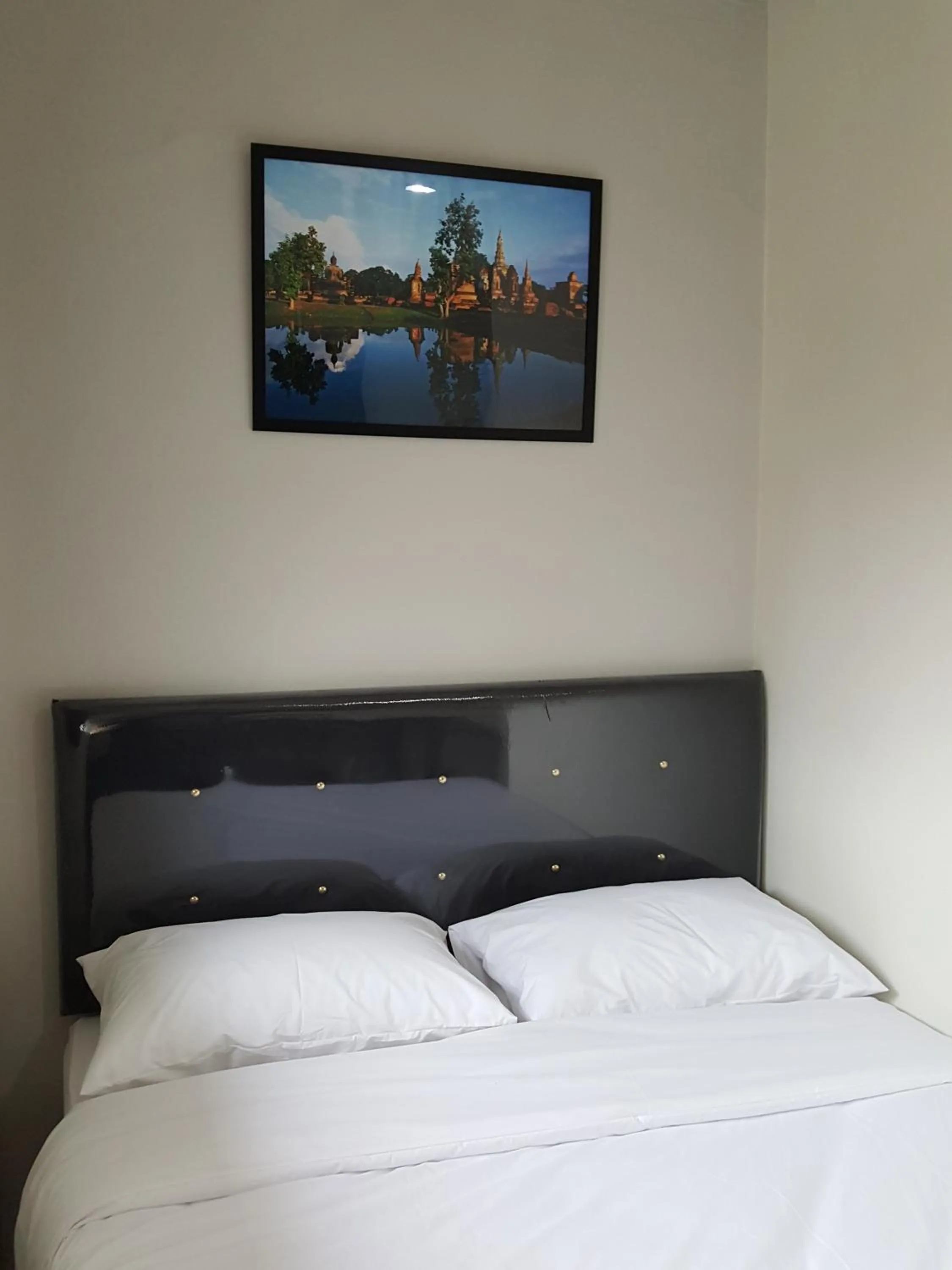 Bed in Bangkok Check Inn @Chareon Krung