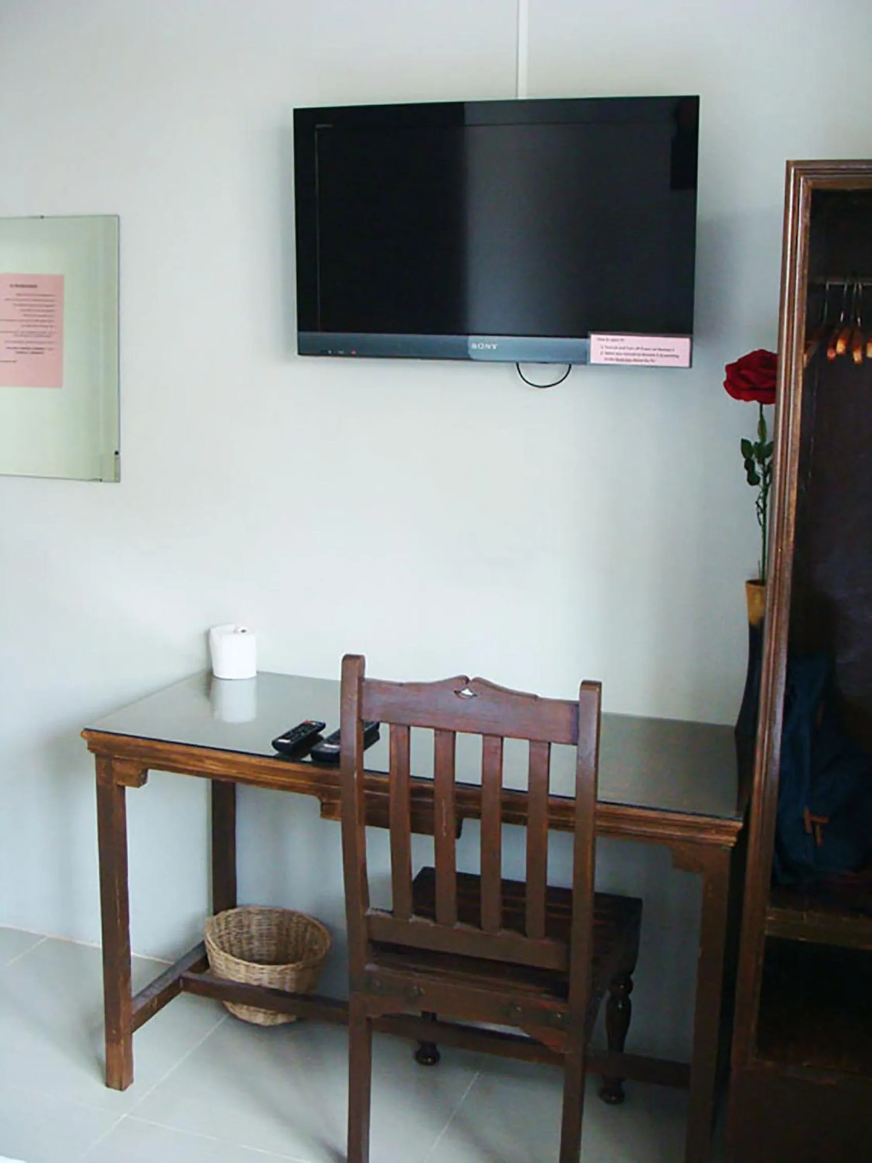 TV and multimedia in Bangkok Check Inn @Chareon Krung