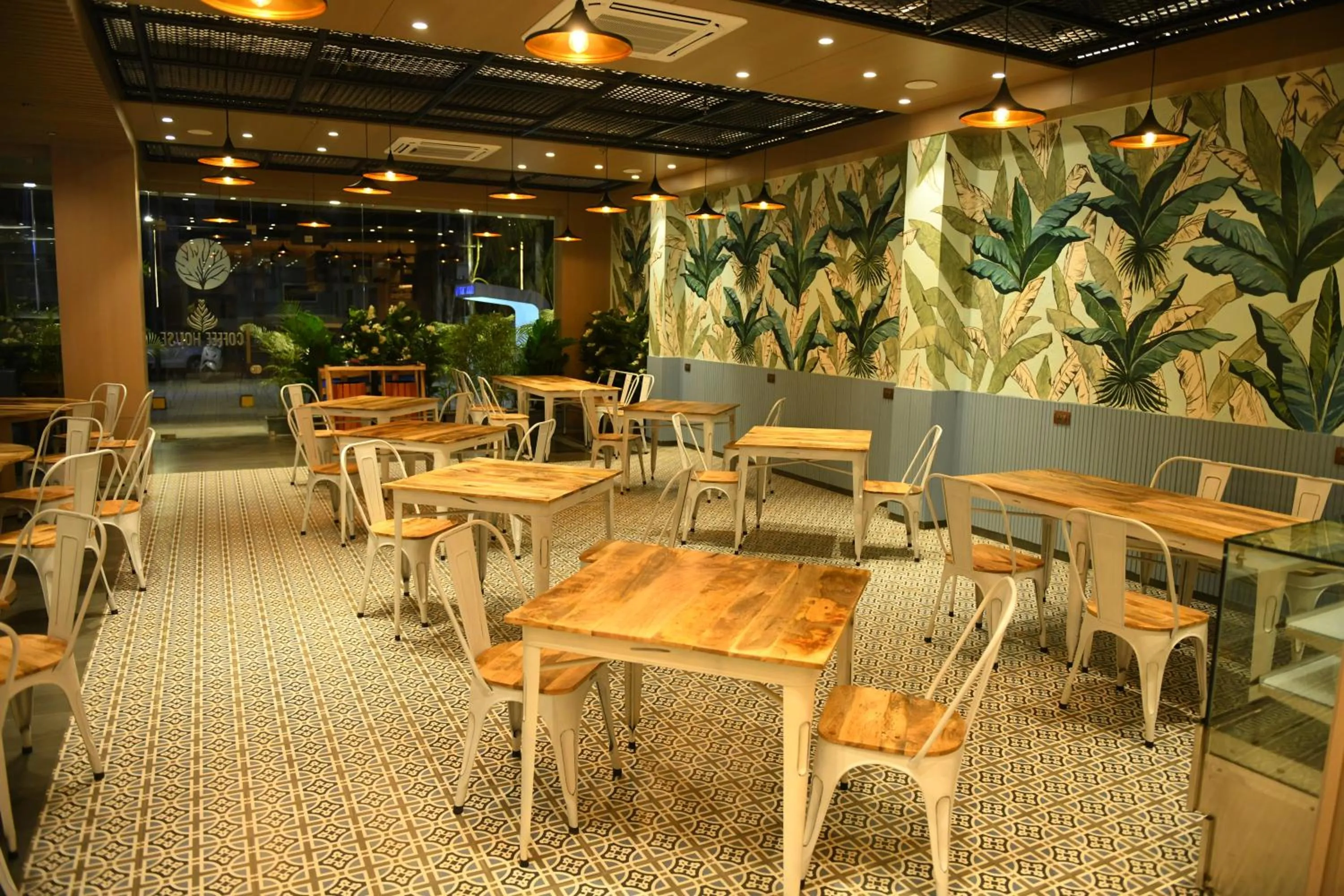 Coffee/tea facilities in Hotel Blueivy Anand