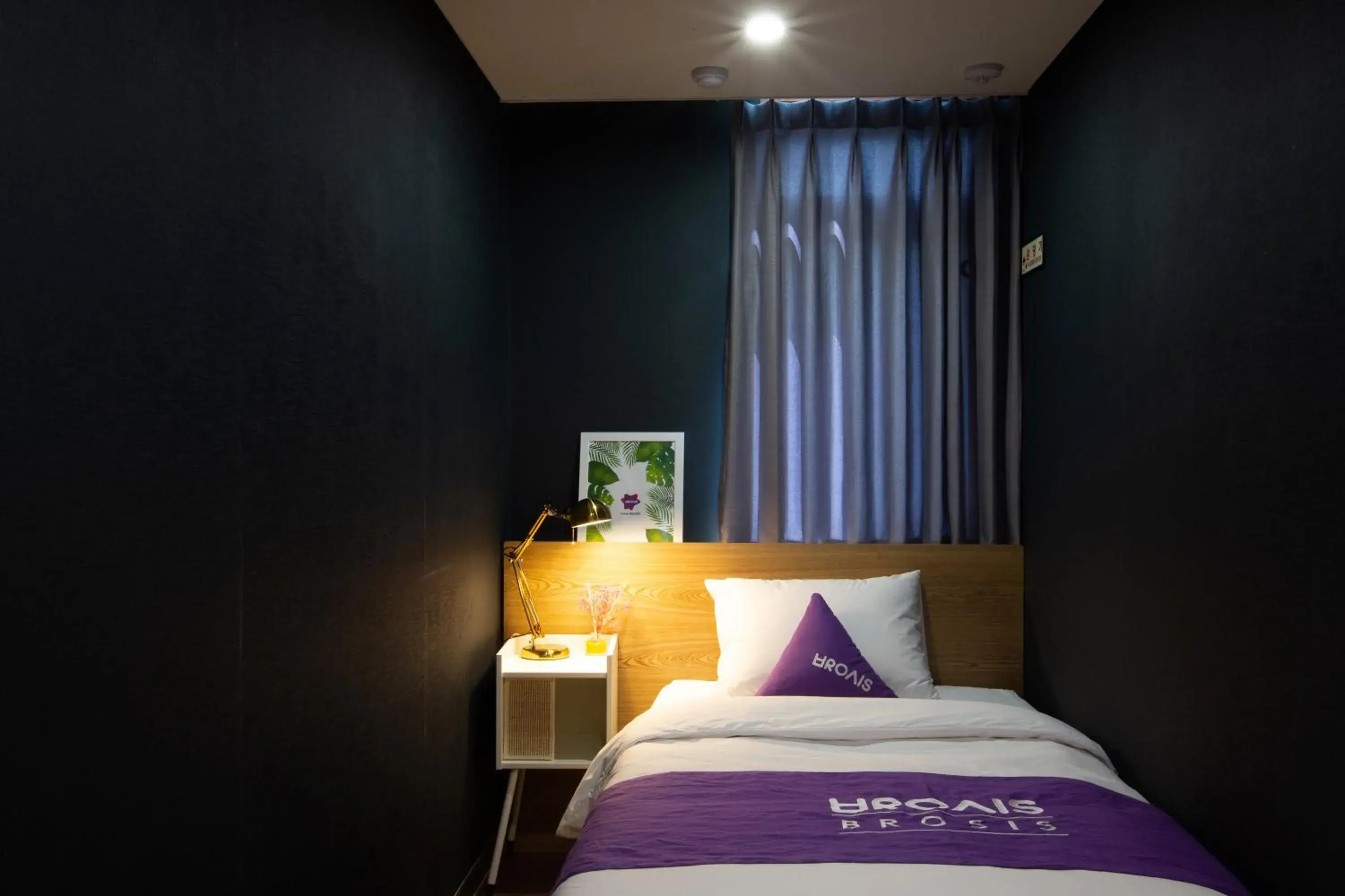 Single Room with Shared Shower and Toilet - single occupancy in Brosis Hotel Single Room with Shared Shower and Toilet - single occupancy in Brosis Hotel