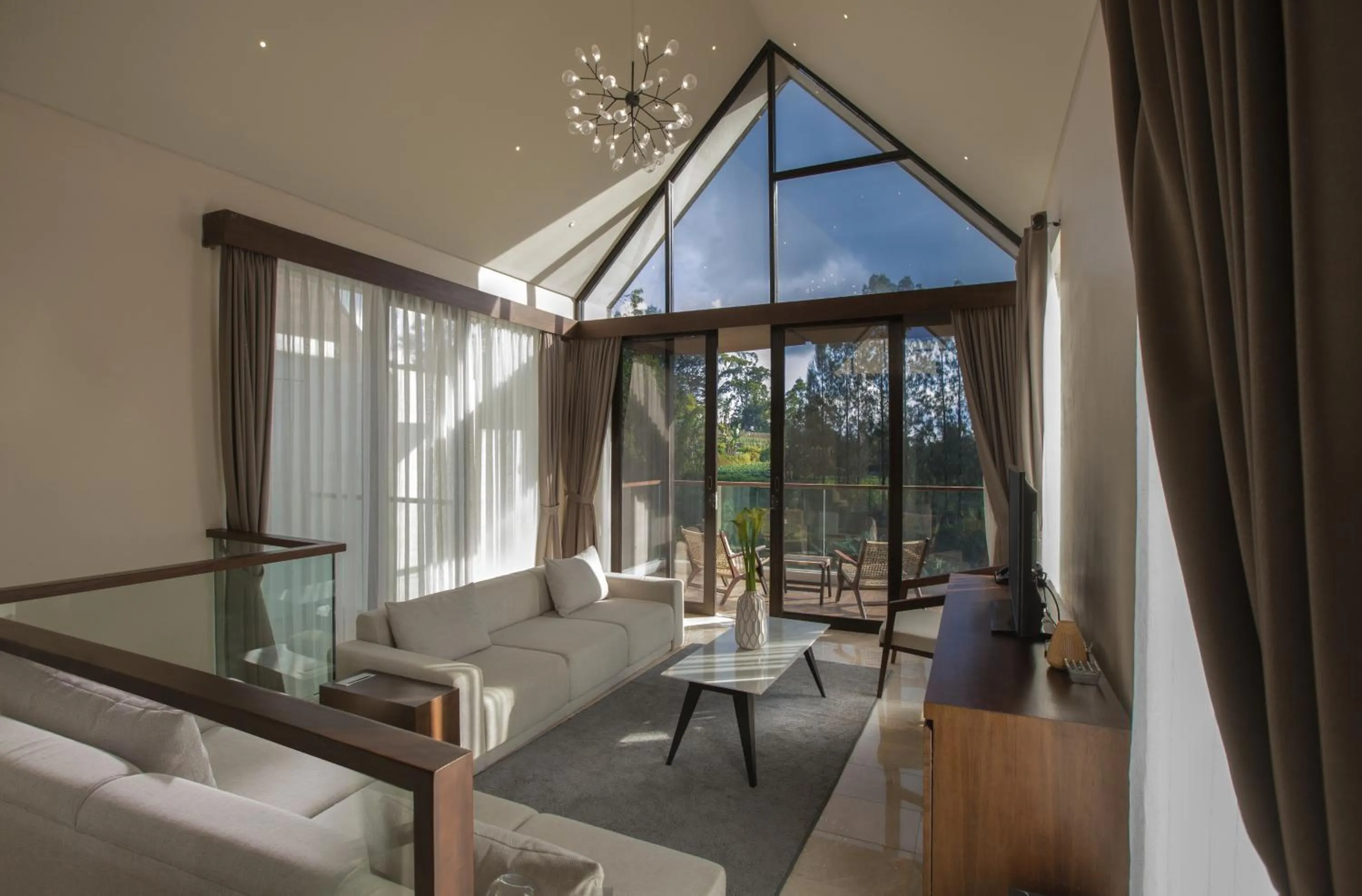 Living room in Sunsetfalls Gardens and Resort