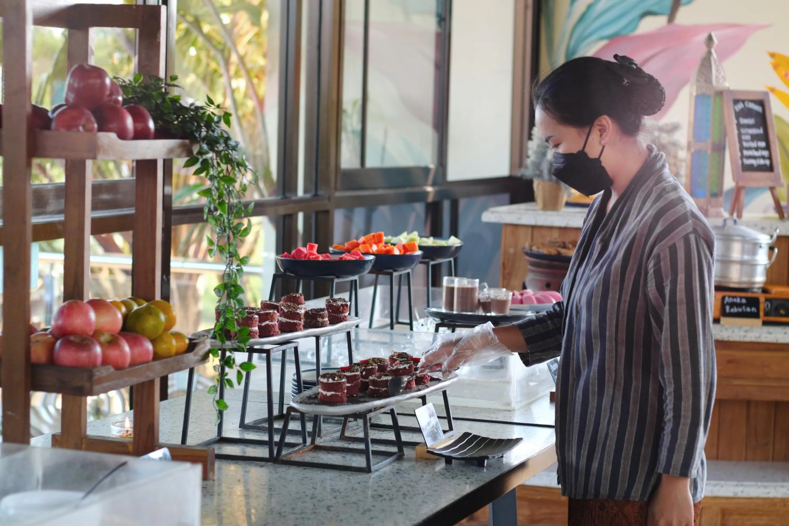 Breakfast in Sunsetfalls Gardens and Resort