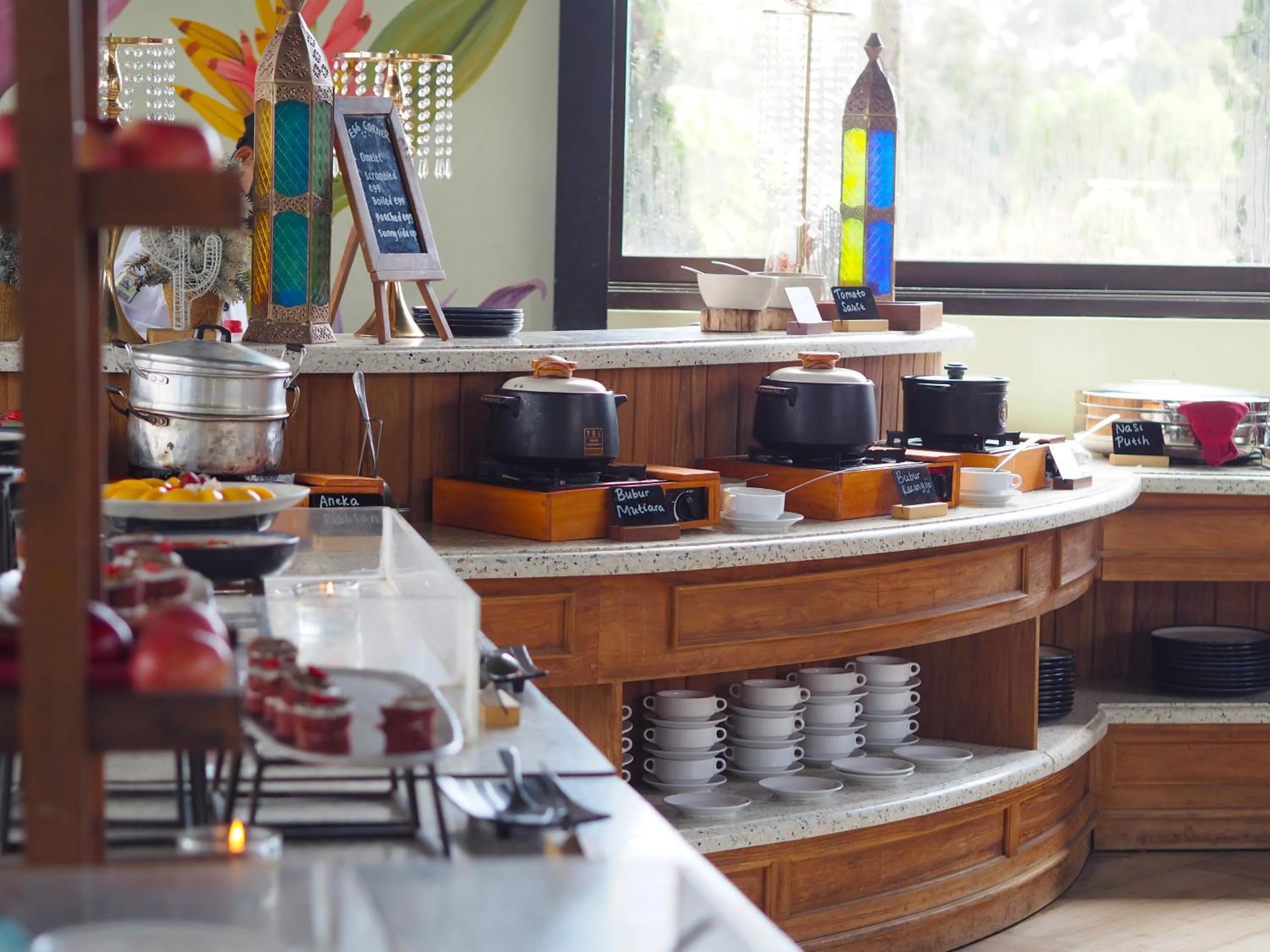 Breakfast in Sunsetfalls Gardens and Resort