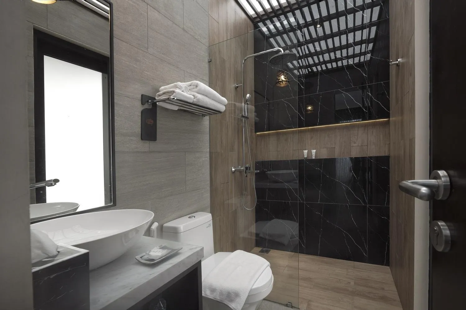 Bathroom in Sunsetfalls Gardens and Resort