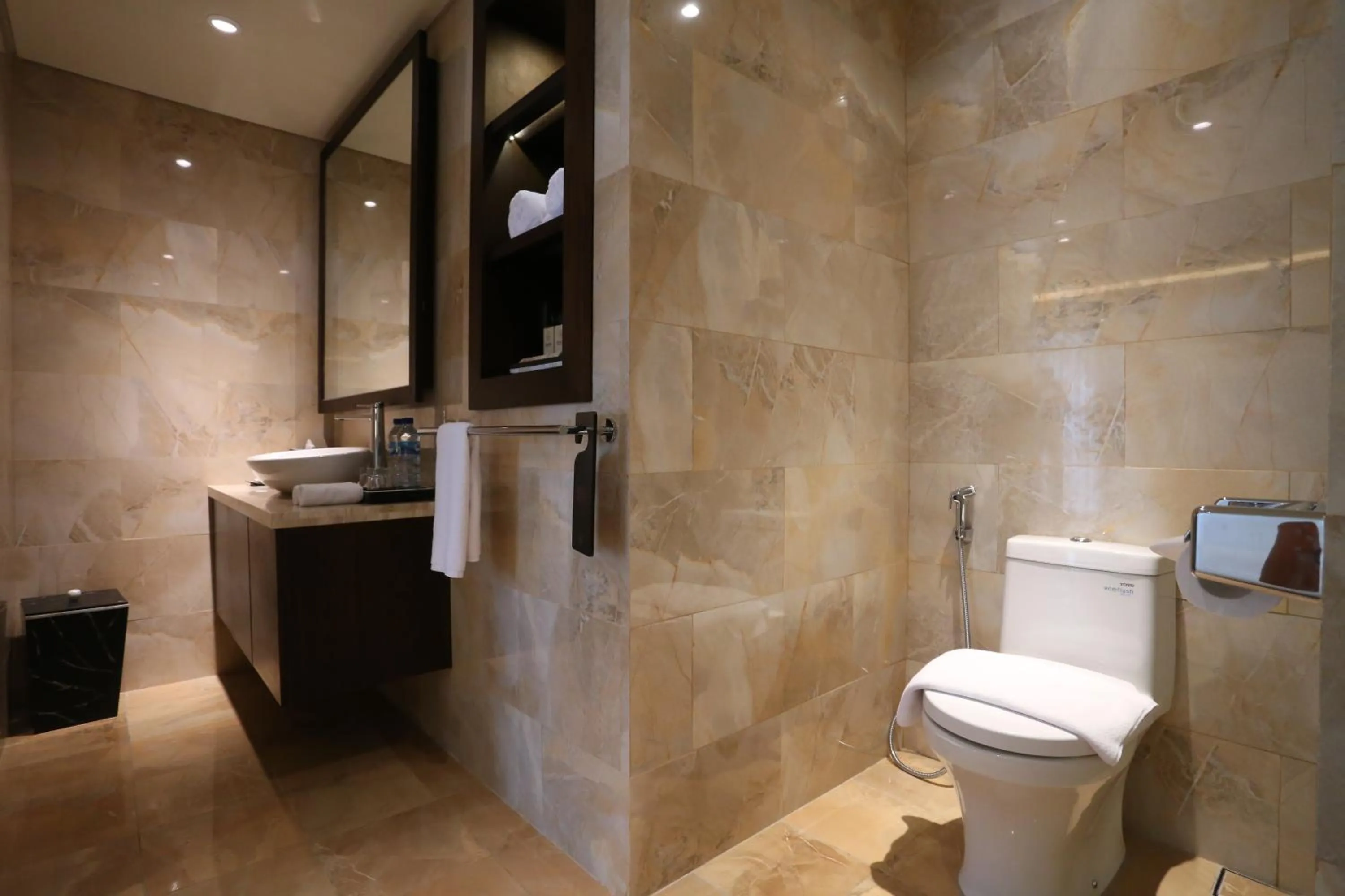 Bathroom in Sunsetfalls Gardens and Resort