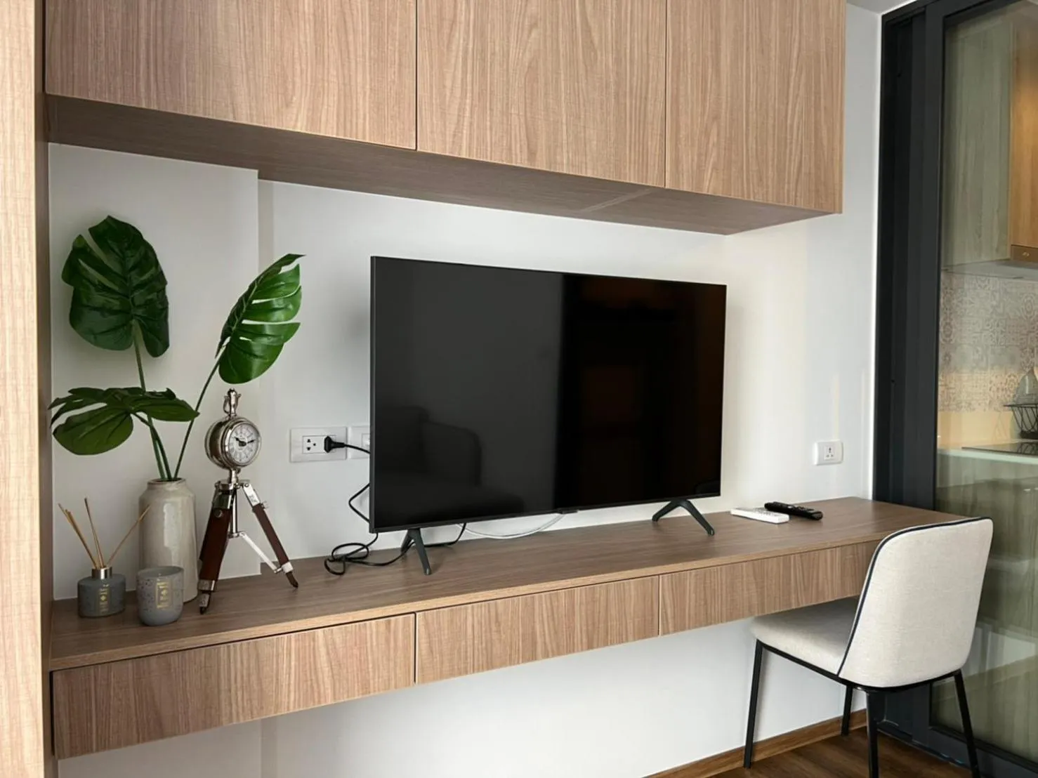 TV and multimedia in RoomQuest Hua-Hin Lahabana