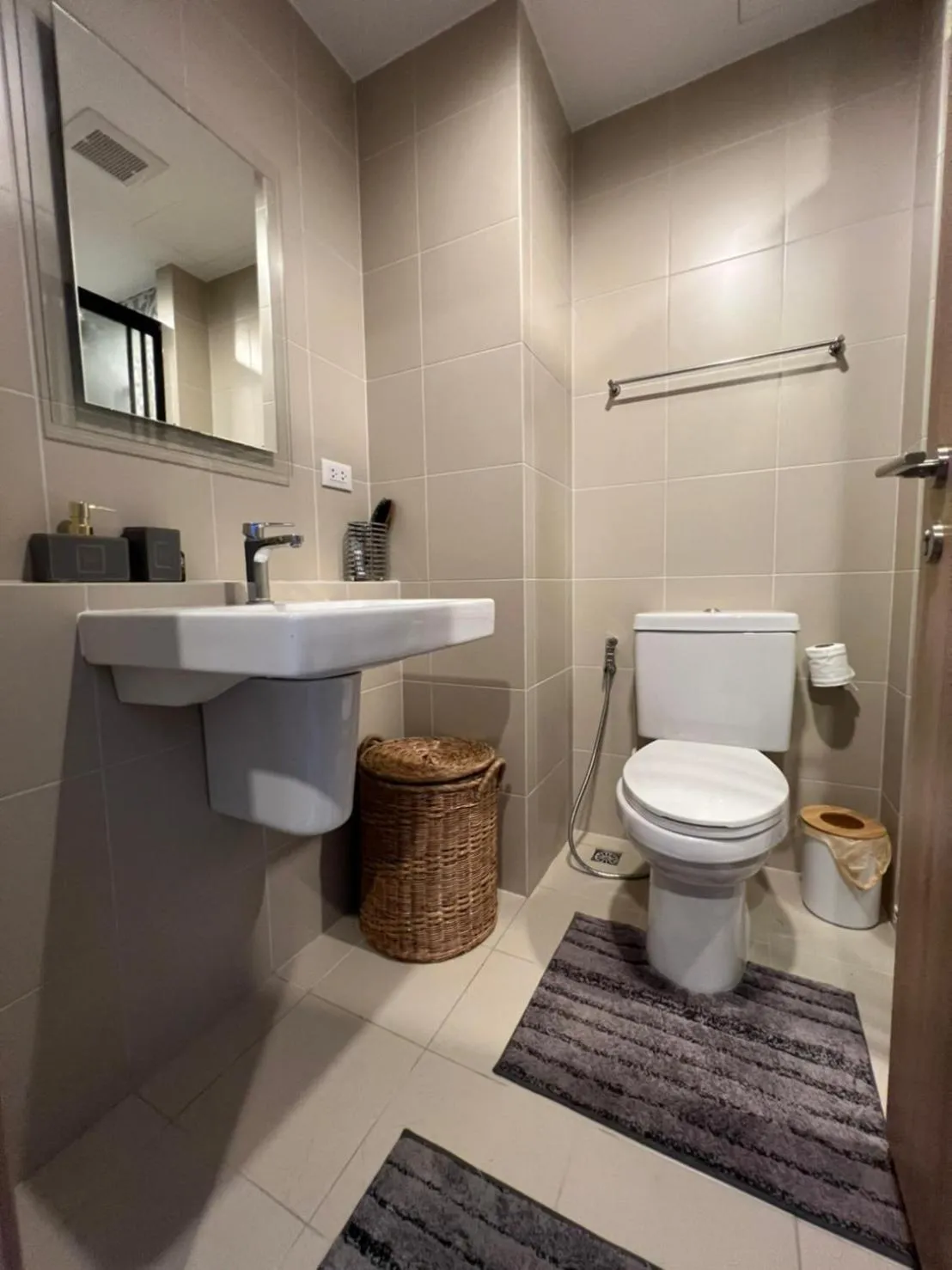 Bathroom in RoomQuest Hua-Hin Lahabana